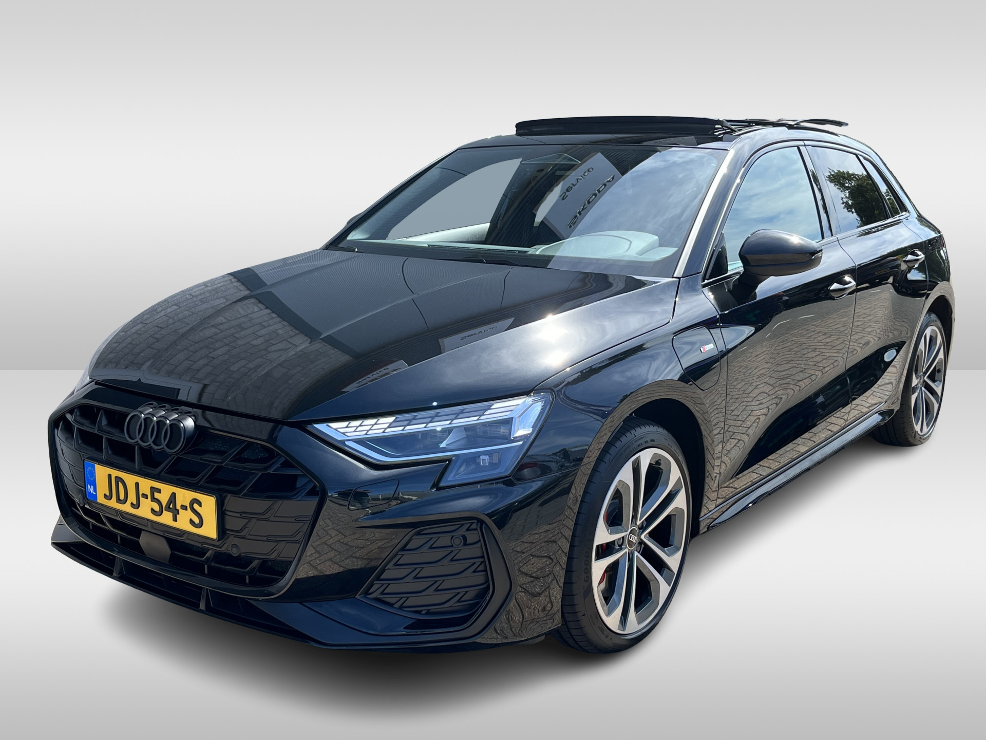 Audi A3 Sportback 45 TFSI e S-Line Competition / AUTOMAAT/ GARANTIE TM 09-2029/ 272 PK/ PANO/ SONOS/ 2X S-LINE/ ACC/ PARK.SENSOREN V+A/ CAMERA/ STOELVERWARM./ SMARTPHONE INTERFACE/ KEYLESS/ RIJ-MODI/ DIGITAL DASH/ DAB/ NAVI/ CLIMA/ LED/ 1