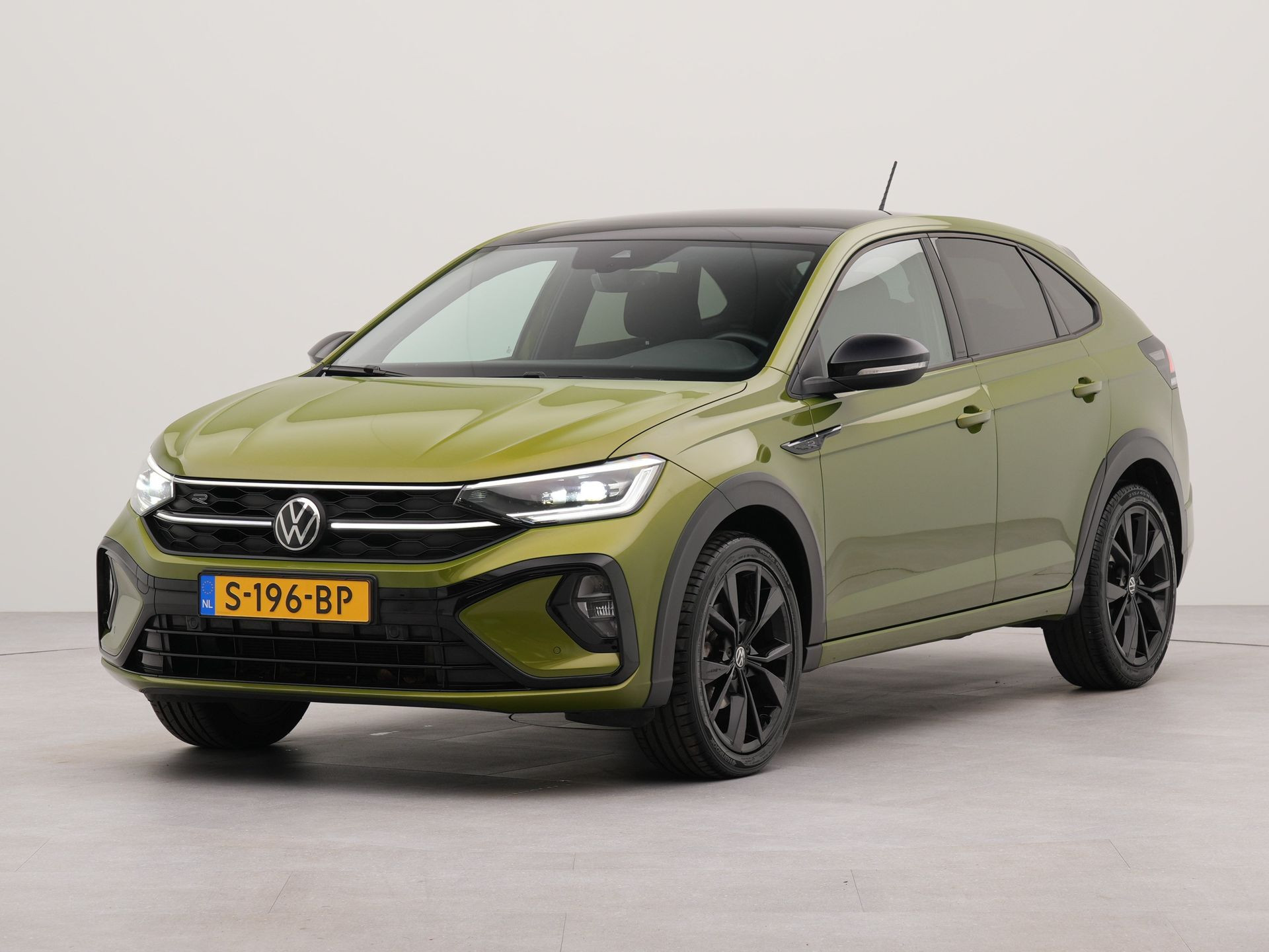 Volkswagen Taigo 1.0 TSI R-Line | Apple Carplay & Android Auto | Adaptieve Cruise Control | DAB | Parkeersensoren Voor én Achter | Voorstoelen Verwarmd | Keyless Entry & Start |