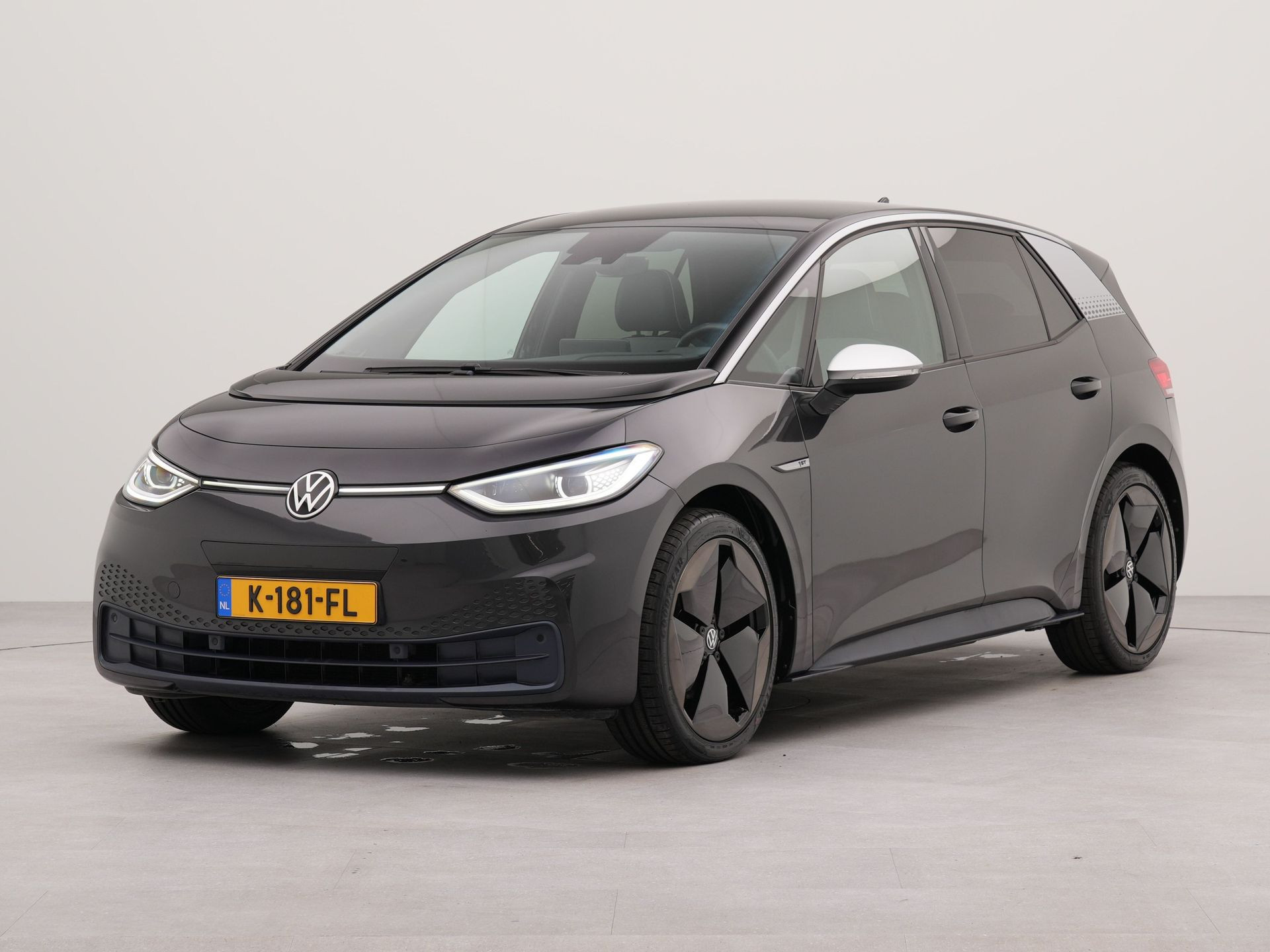 Volkswagen ID.3 First Max 58 kWh | Apple carplay | Navigatie | Panorama dak | Wifi |  Achteruitrij camera | Parkeersensoren voor en achter | Verwarmbare voorstoelen | Electr.bedienbare voorstoelen |