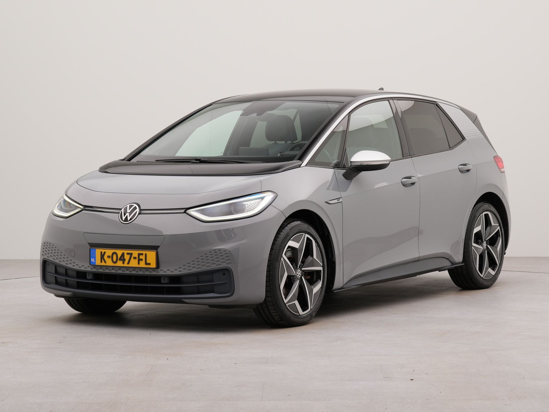 Volkswagen ID.3 First Plus 58 kWh | SoH 92,5% |  Apple carplay | Navigatie | Achteruitrij camera | Parkeersensoren voor en achter | Voorstoelen verwarmd | Wifi | Spraakbediening |
