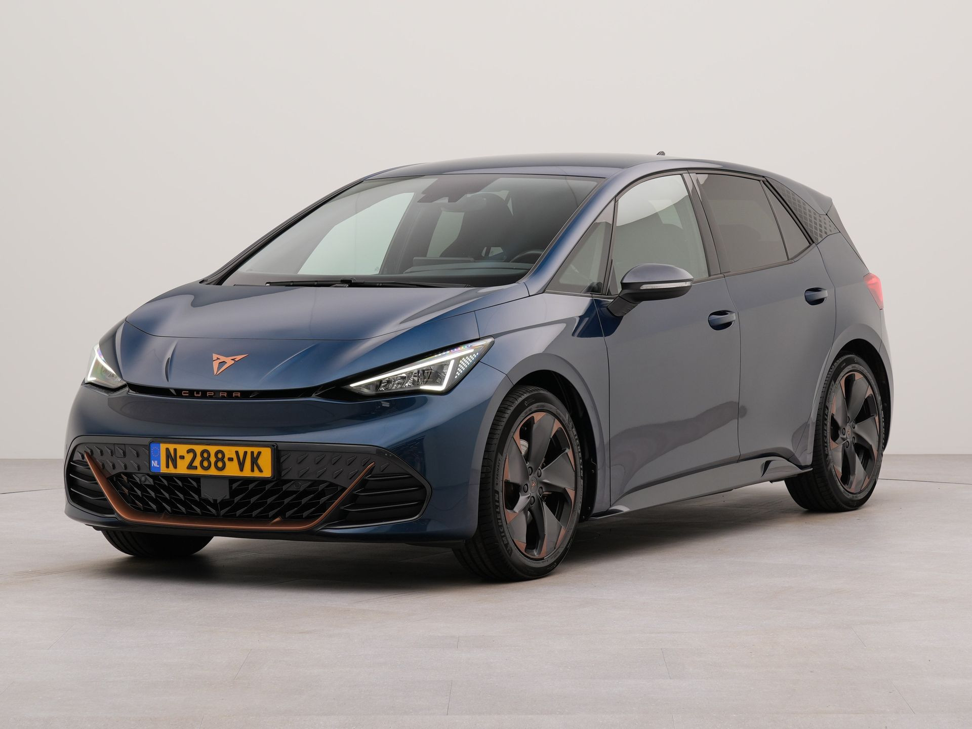 CUPRA Born Adrenaline One 62 kWh | SoH 94,0 % | Apple Carplay | Navigatie | Voorstoelen verwarmd | Sportstoelen-onderstel | Stuur verwarmd | Spraakbediening |