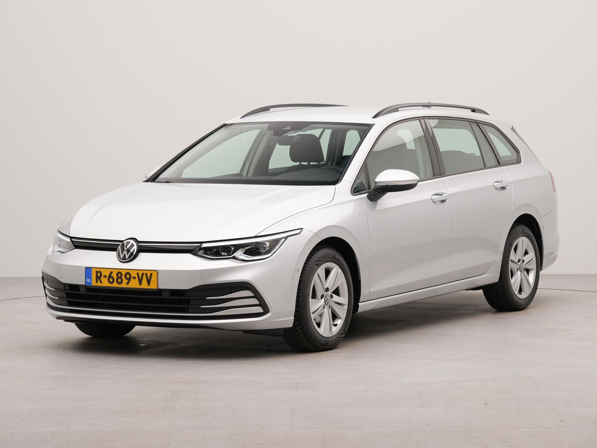 Volkswagen Golf Variant 1.0 TSI Life business | Apple Carplay | Navigatie | Parkeersensoren voor en achter | Bluetooth | Start/stop systeem | Stoelverwarming |