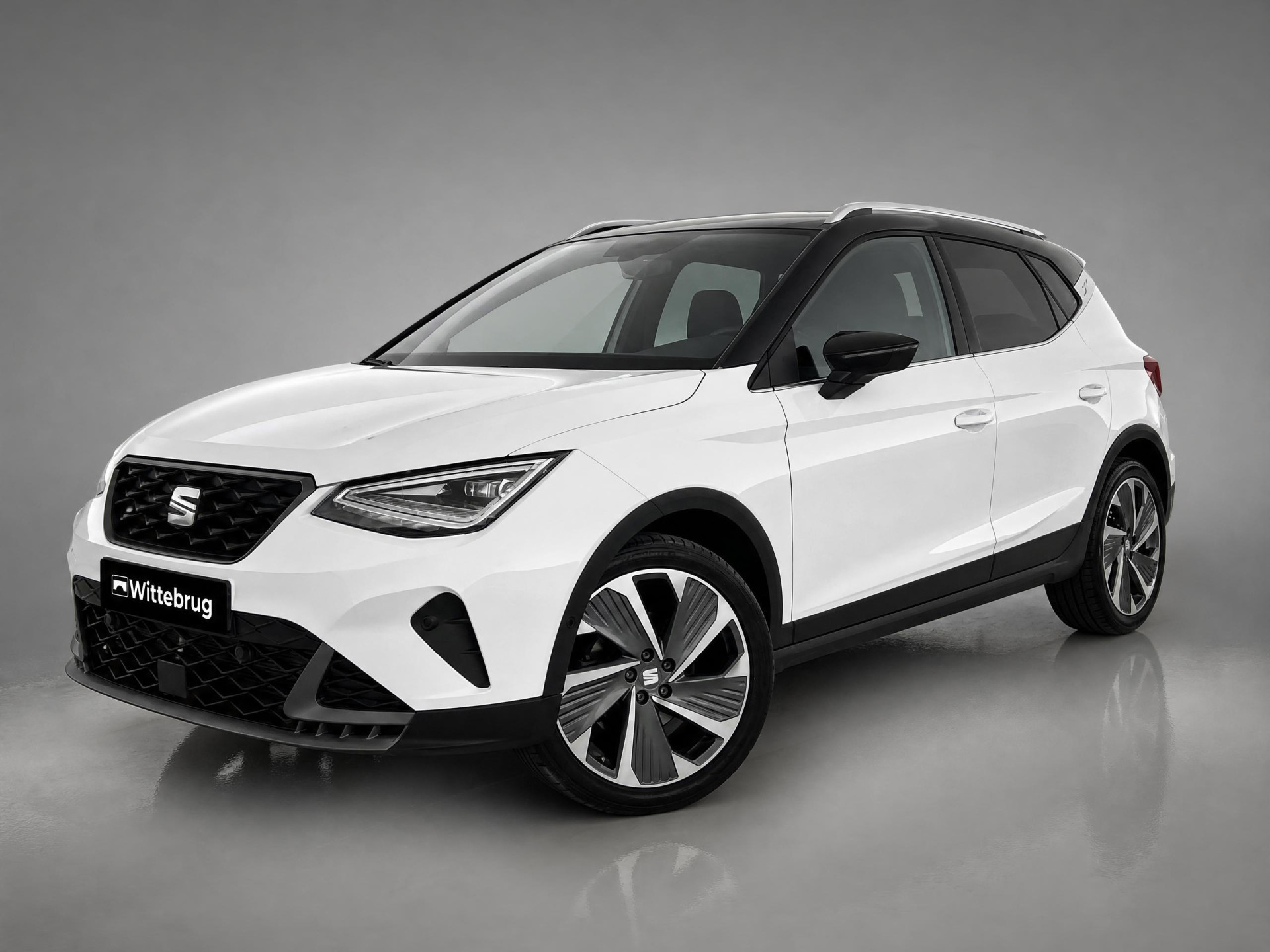 SEAT Arona 1.0 TSI 110PK FR / Digitale Cockpit / Achteruitrijcamera / Stoelverwarming / Full-LED / Parkeersensoren V+A P4
