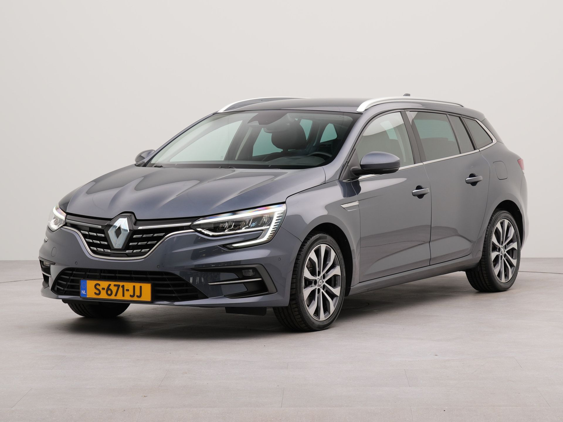 Renault Megane E-Tech Estate 1.6 Plug-In Hybrid 160 Techno | Vaste trekhaak | Apple Carplay | Navigatie | Achteruitrij camera | Parkeersensoren voor en achter |