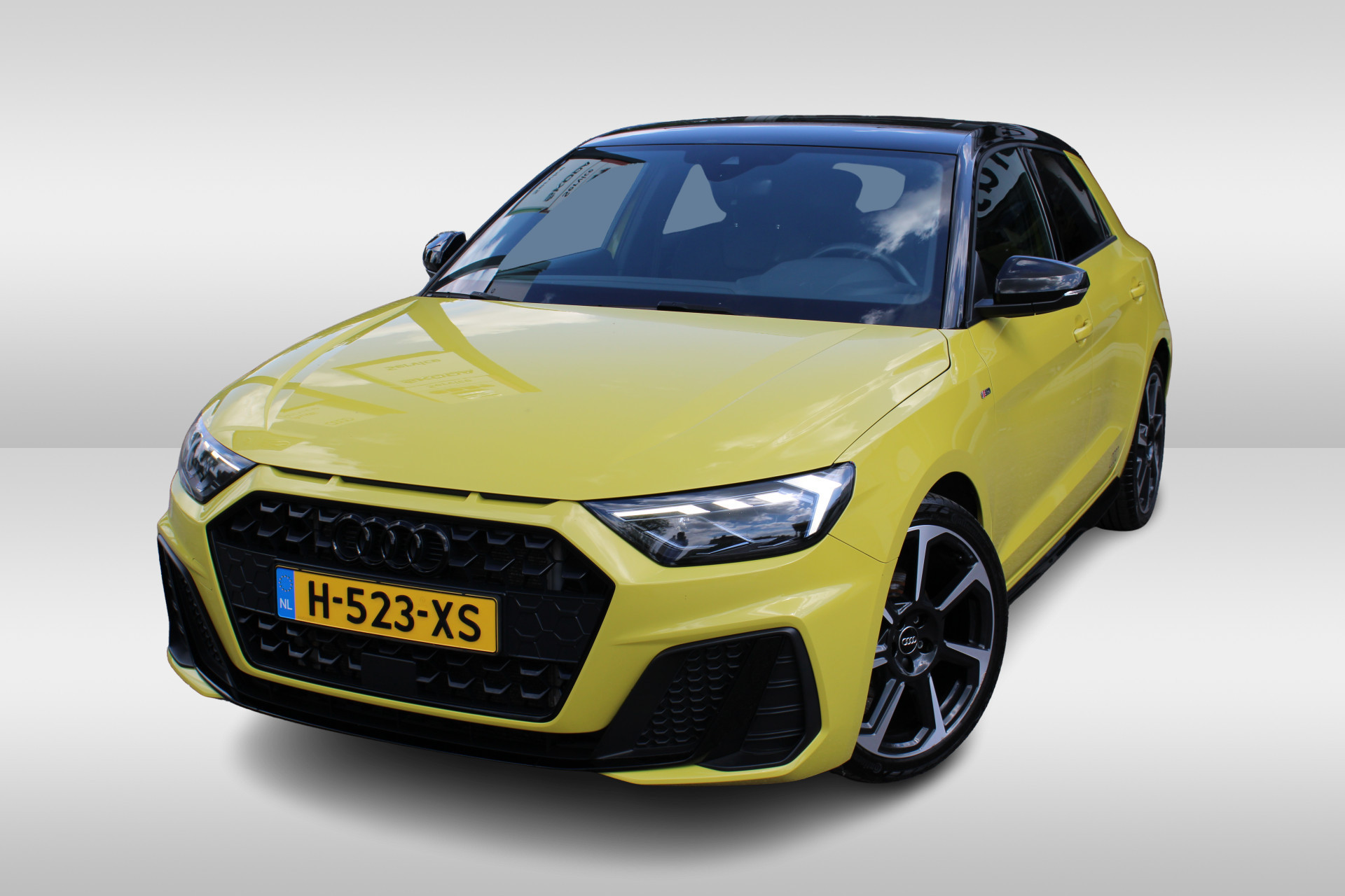 Audi A1 Sportback 30 TFSI S Line edition one / Metallic/ Zwart Dak/ Digitale Cockpit/ S line Int. + Ext./ Clima/ Navi/ Led Parkeersensor/ 18 lmv