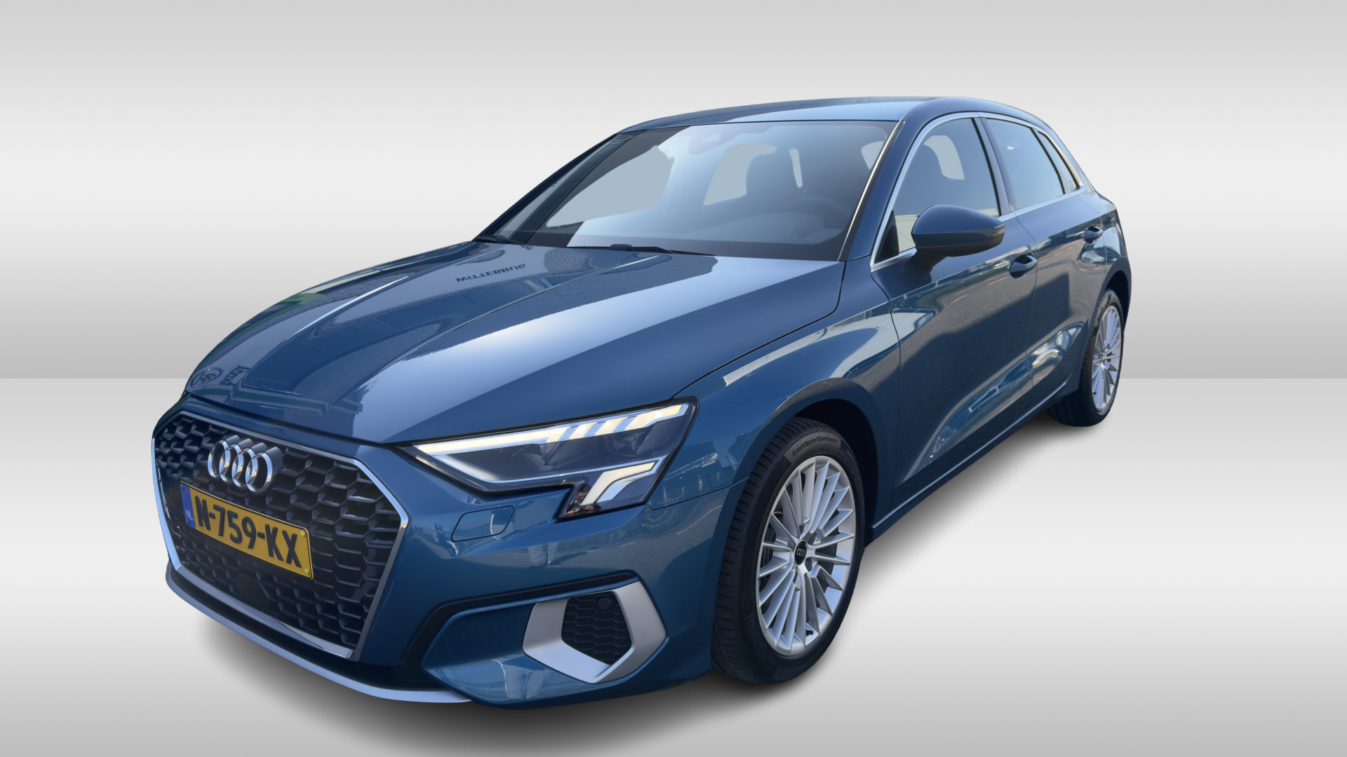 Audi A3 Sportback 30 TFSI Business edition / 17