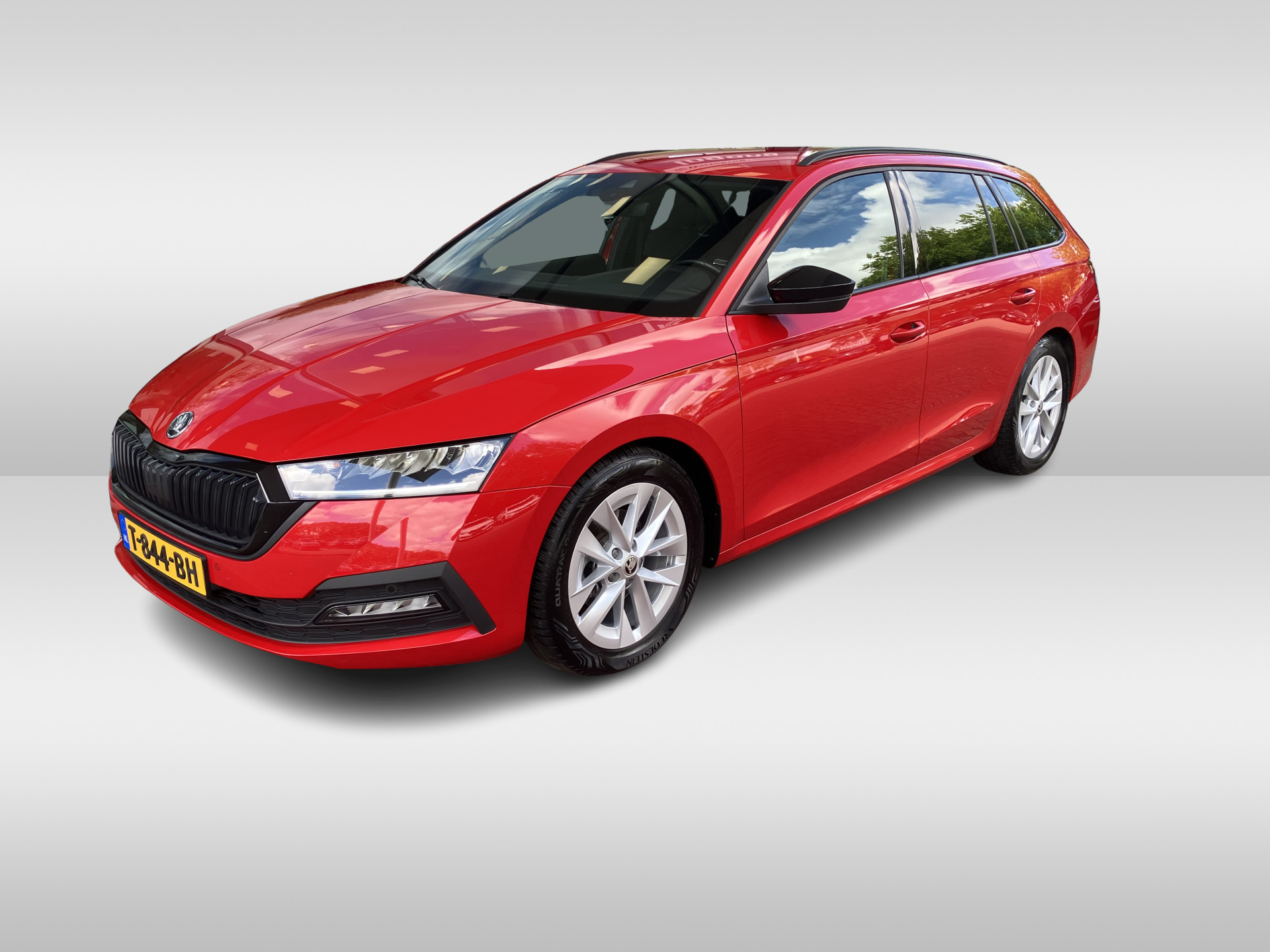 Škoda Octavia Combi 1.0 e-TSI Sport Business / Trekhaak weg klapbaar / Parkeer sensoren voor en achter / 17'' LM velgen / Navigatie / Carplay /