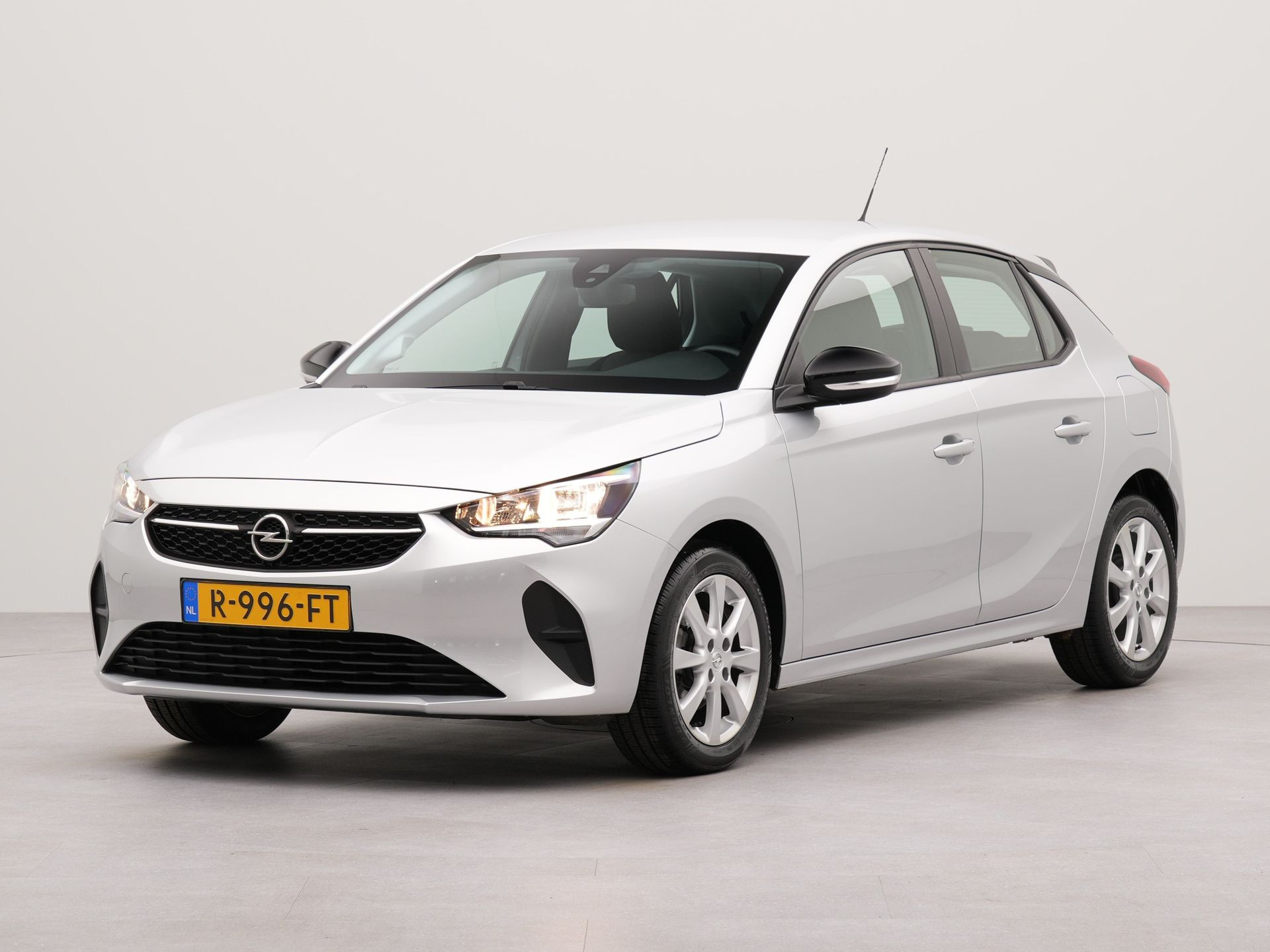 Opel Corsa 1.2 Edition | Apple Carplay |  Airco | Spraakbediening | Parkeersensoren achter |