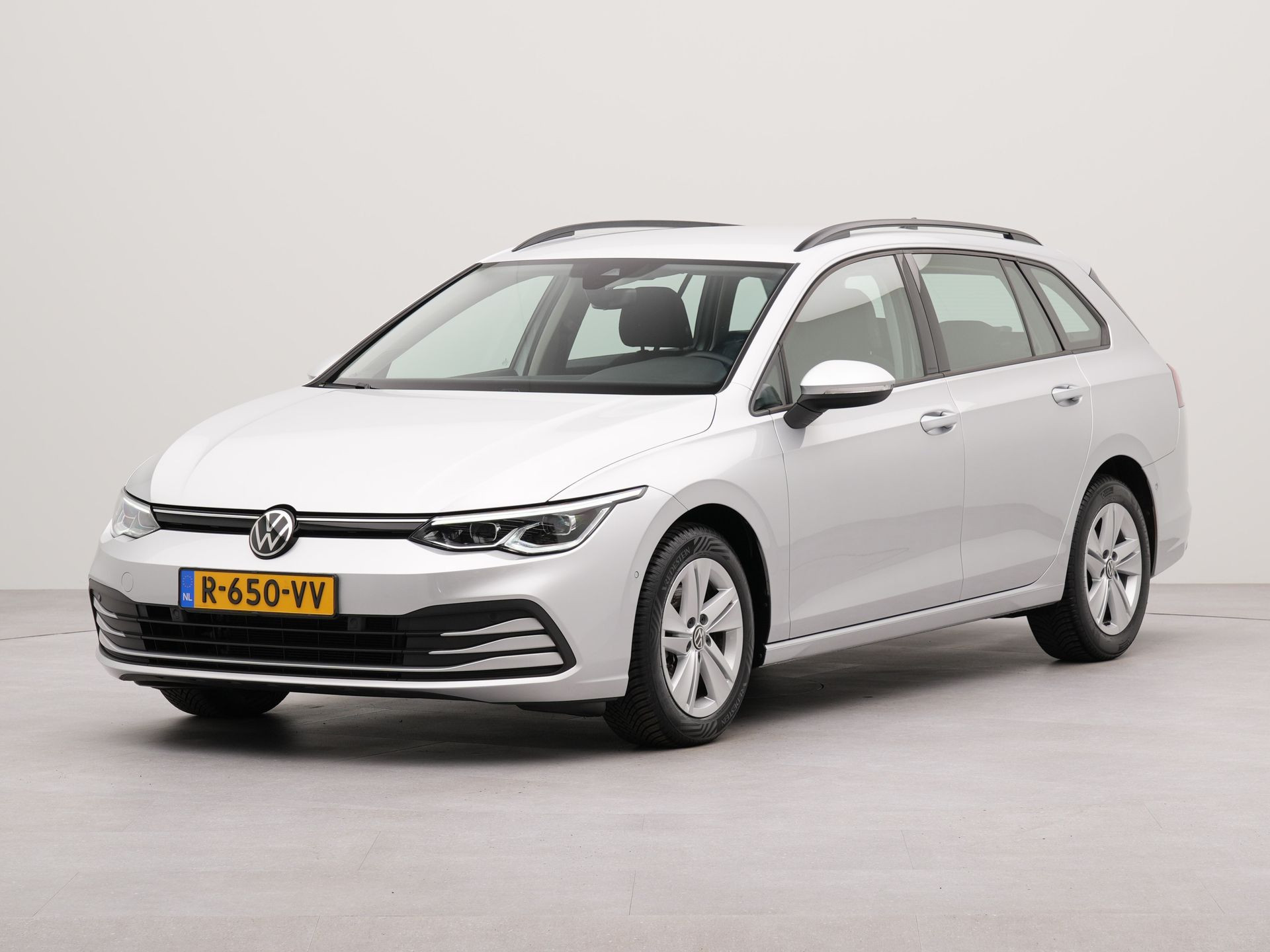 Volkswagen Golf Variant 1.0 TSI Life | Apple carplay | Navigatie | Verwarmbare voorstoelen | Parkeersensoren voor en achter |