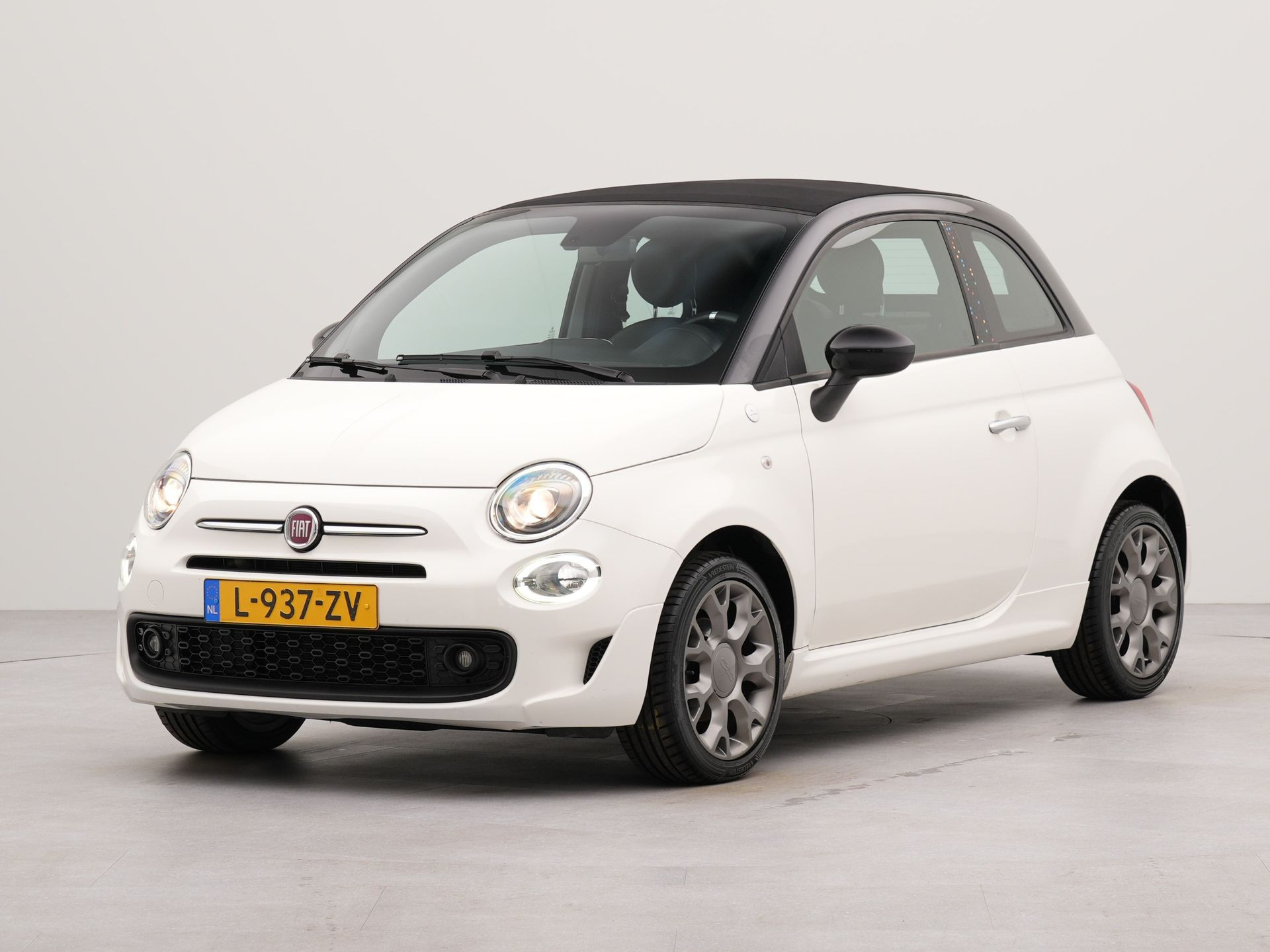 Fiat 500C 1.0 Hybrid Hey Google | Apple Carplay & Android Auto | Cruise Control | Parkeersensoren Achter | Navigatie | DAB |
