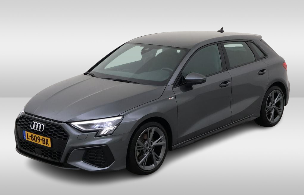Audi A3 Sportback 30 TFSI 110pk s-tronic S edition AUT/ Metallic/ Digitale Cockpit/ Led/ S Line Int. + Ext./ Clima/ Navi/ Parkeersensor/ 18 lmv