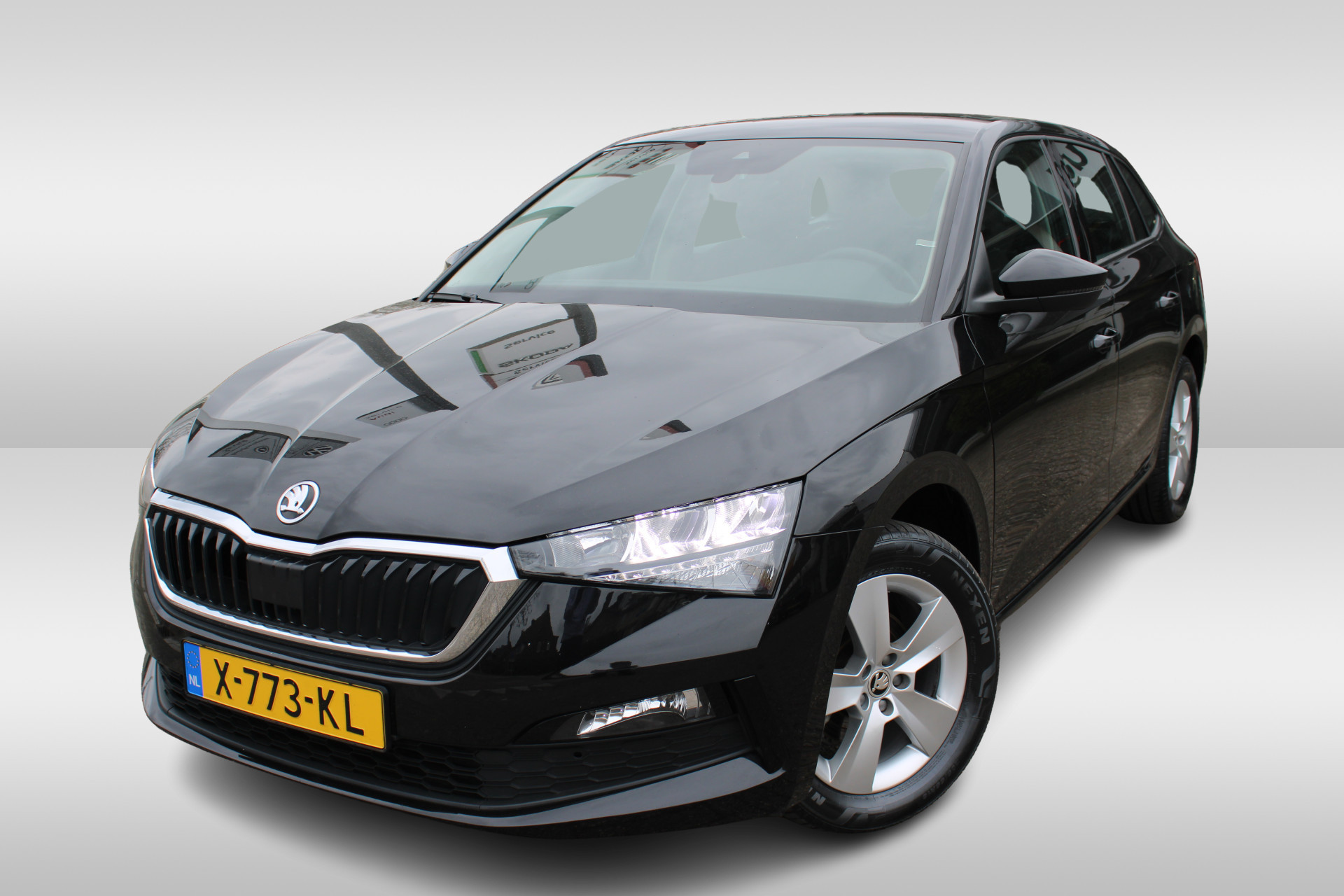 Škoda Scala 1.0 TSI 110pk Ambition / Navigatie by APP / Airco / LED / LM 16 inch P4