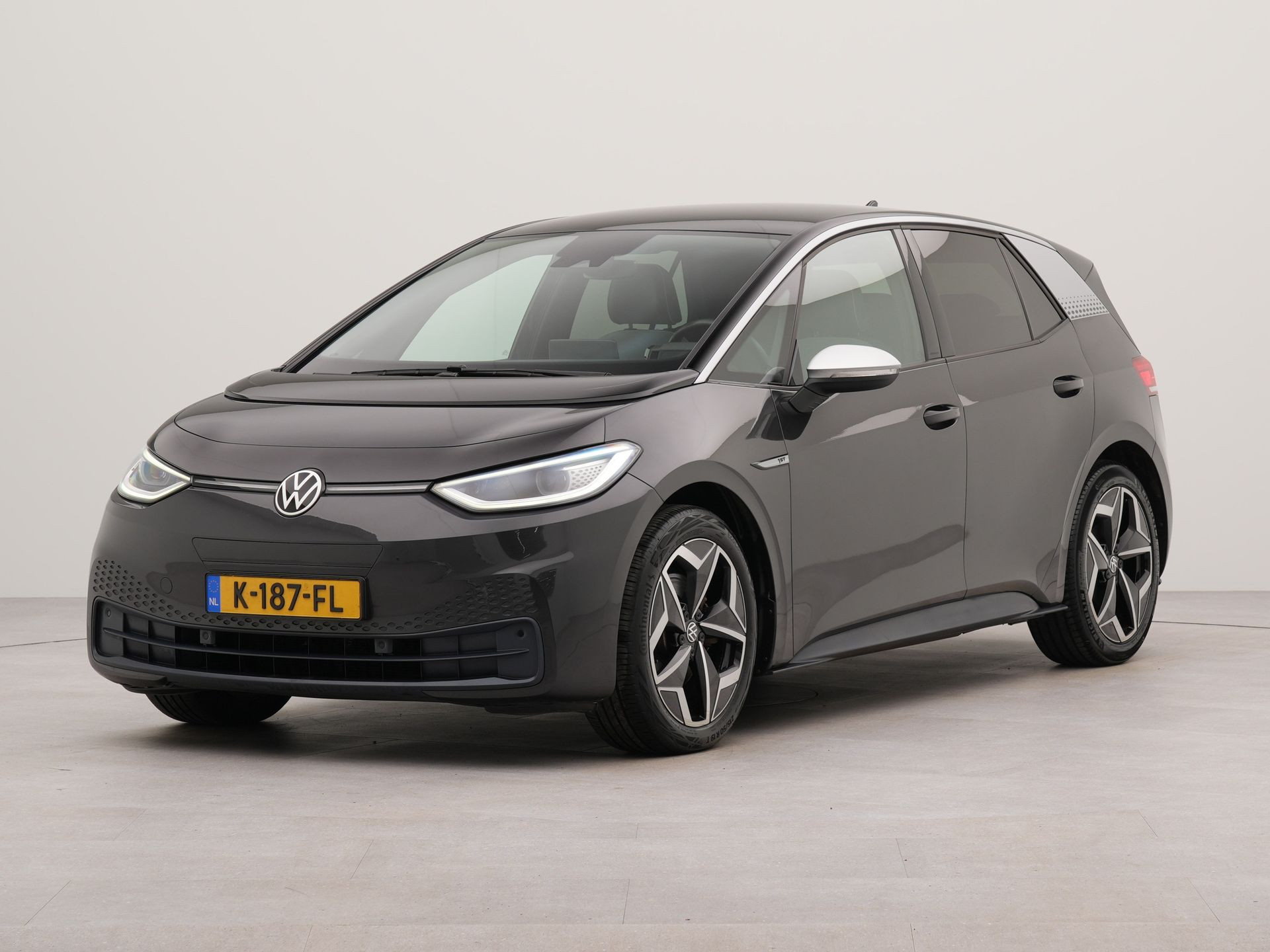 Volkswagen ID.3 First Plus 58 kWh | SoH 91,7 % | Apple Carplay | Navigatie | Spraakbediening | Achteruitrij camera | Parkeersensoren voor en achter | Wifi | Voorstoelen verwarmd |