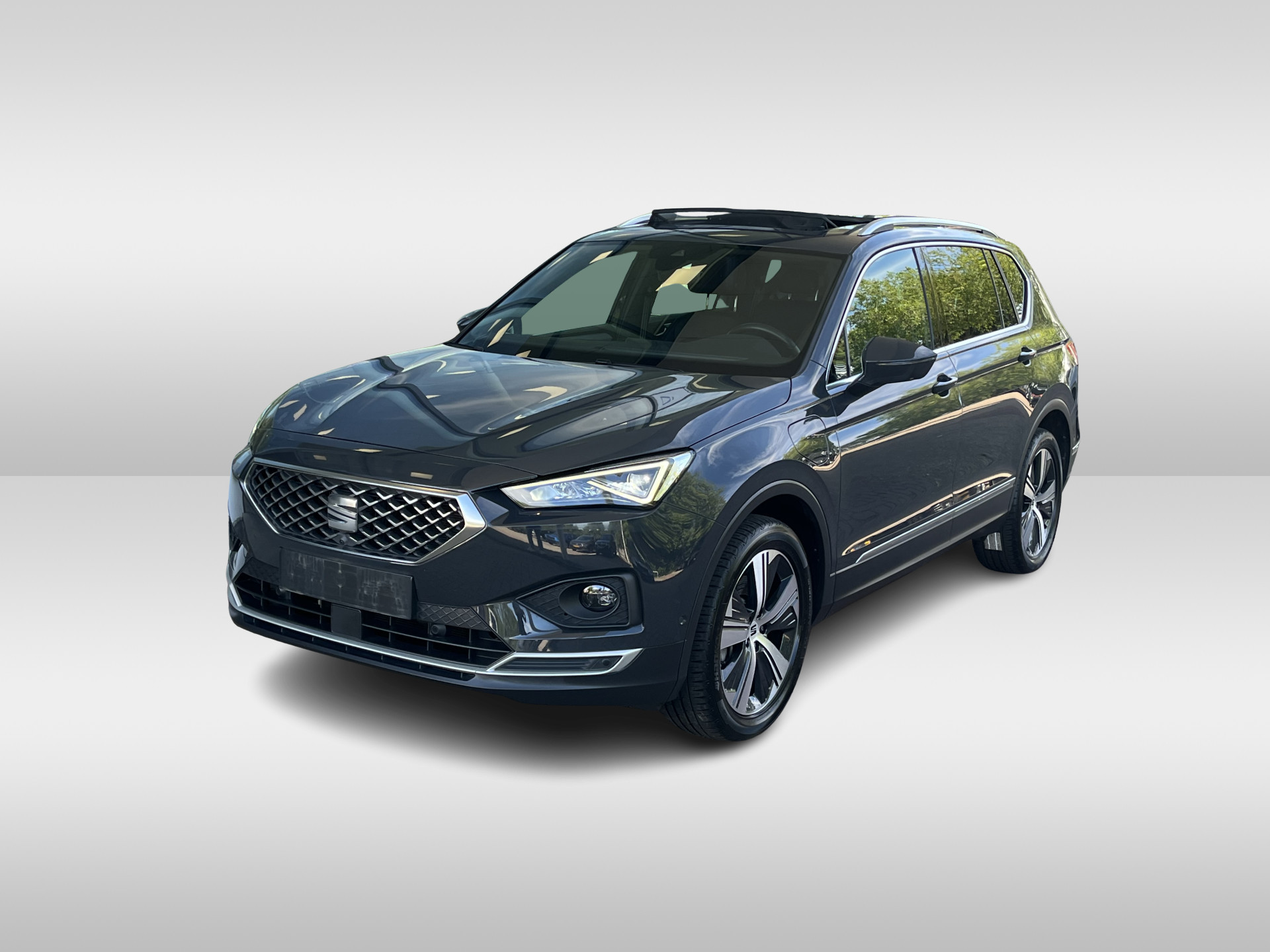 SEAT Tarraco 1.4 TSI 245pk e-Hybrid PHEV Xperience DSG Automaat / Panorama dak / Wegkl Trekhaak / LEDER / 360 Camera / LM 19 inch / Navigatie
