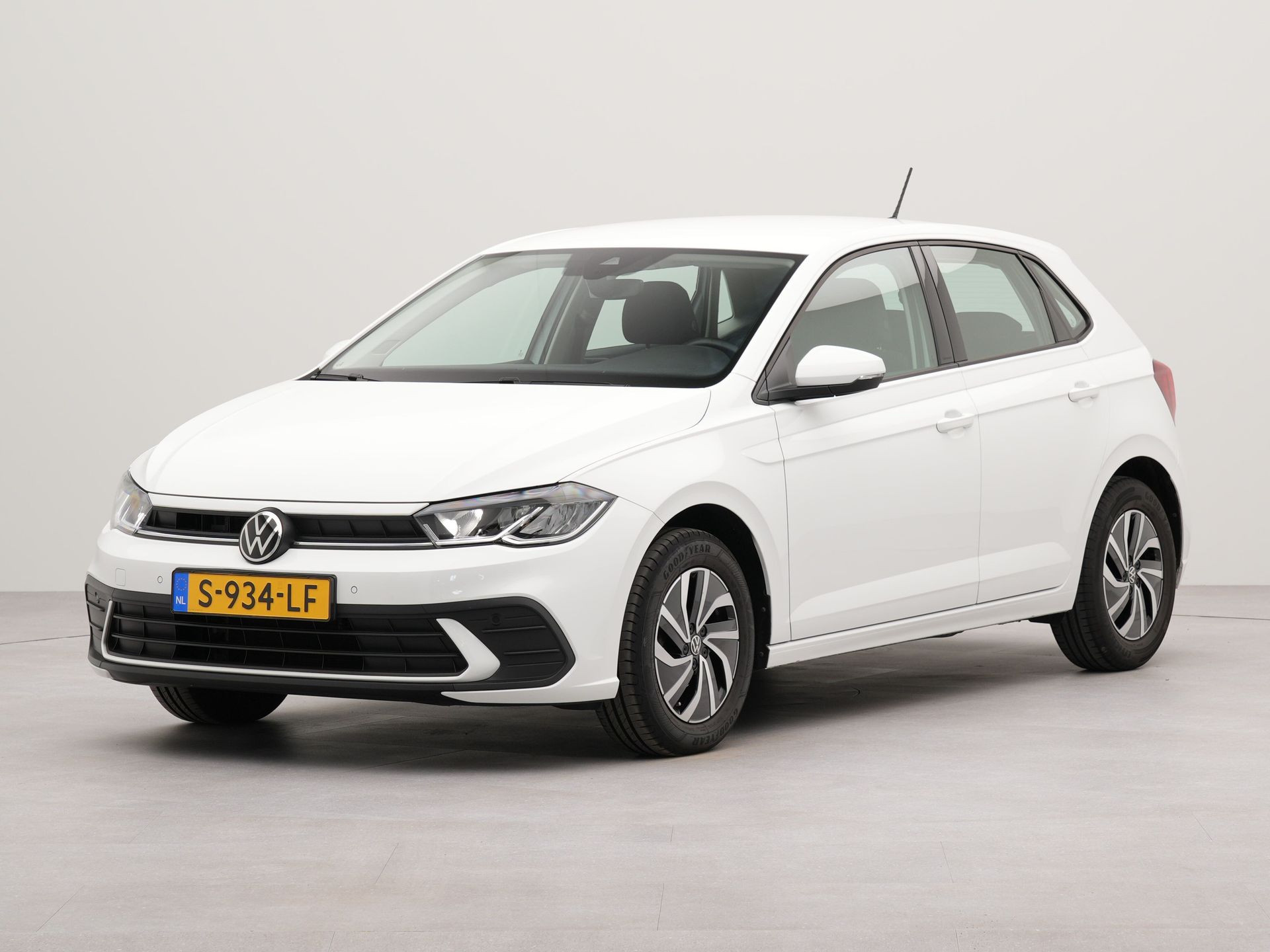 Volkswagen Polo 1.0 TSI Life Business | Appconnect | Parkeersensoren voor en achter | Navigatie | Bluetooth | Voorstoelen verwarmd |