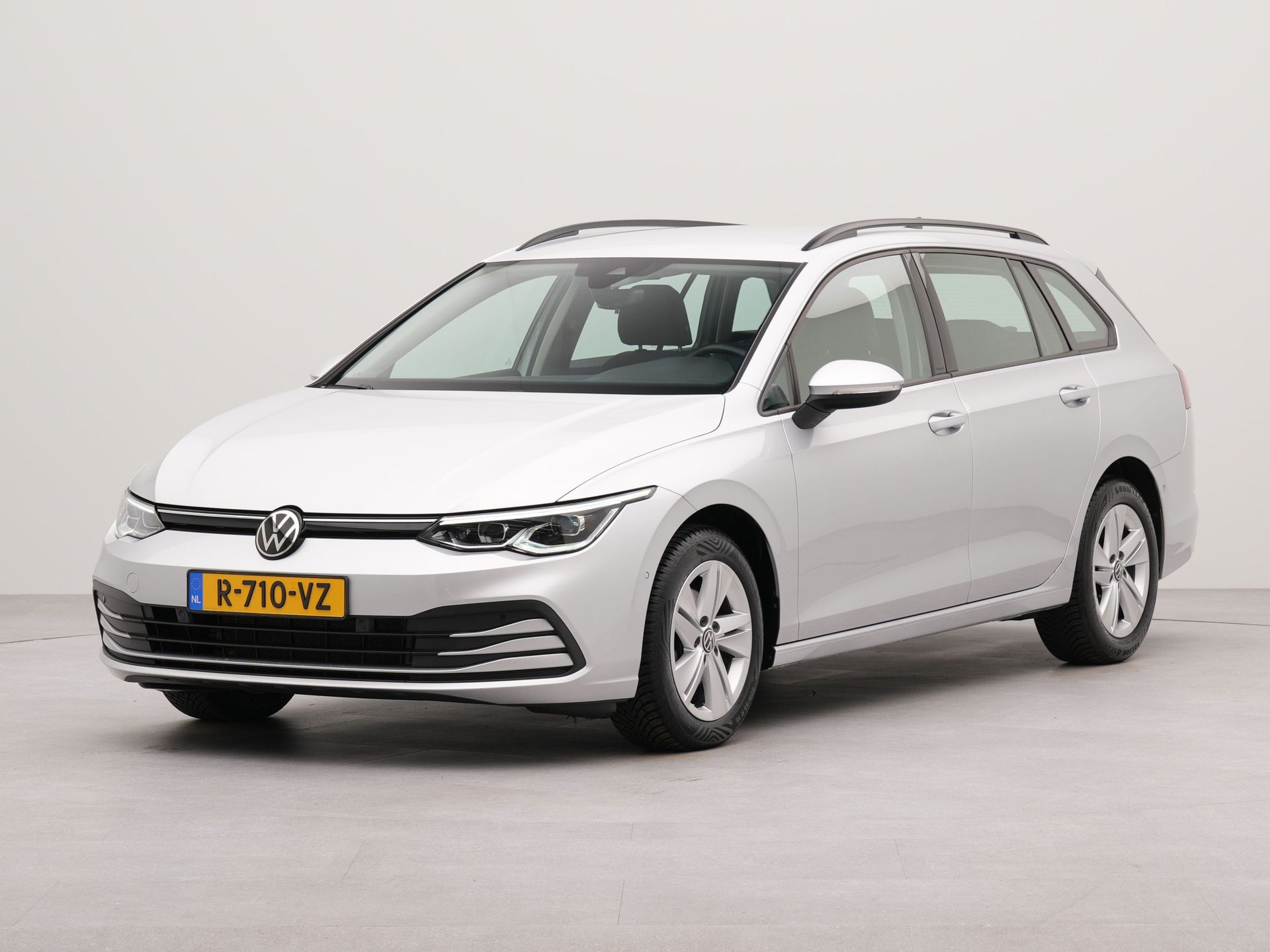 Volkswagen Golf Variant 1.0 TSI Life | Vaste trekhaak | Navigatie | Apple Carplay | Parkeersensoren voor en achter | Spraakbediening |  Stoelverwarming voor |