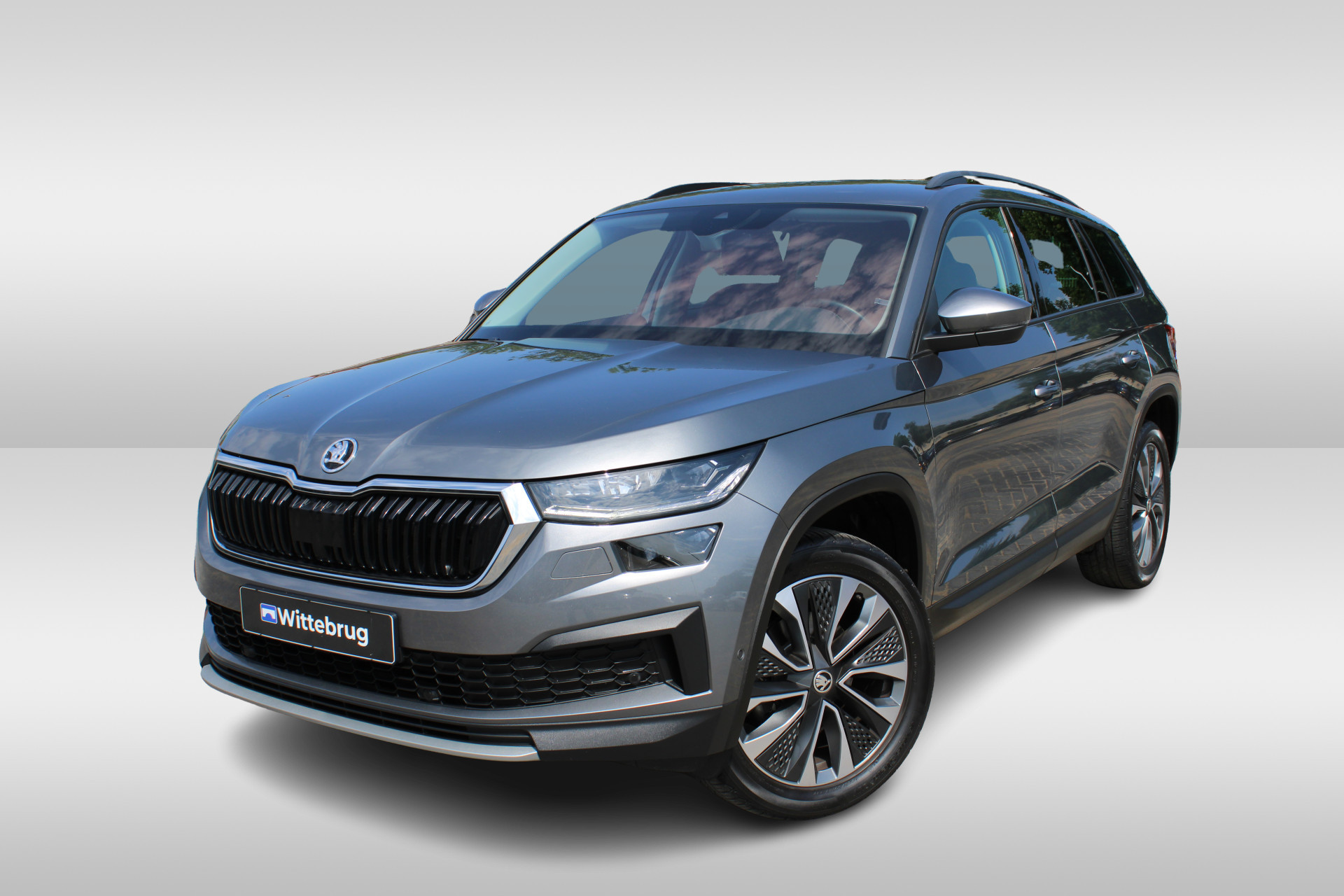 Škoda Kodiaq 1.5 TSI 150pk Ambition Tour DSG Automaat / Navigatie / LM 19 inch / LED Matrix / Camera / Elektr klep / Wegkl trekhaak