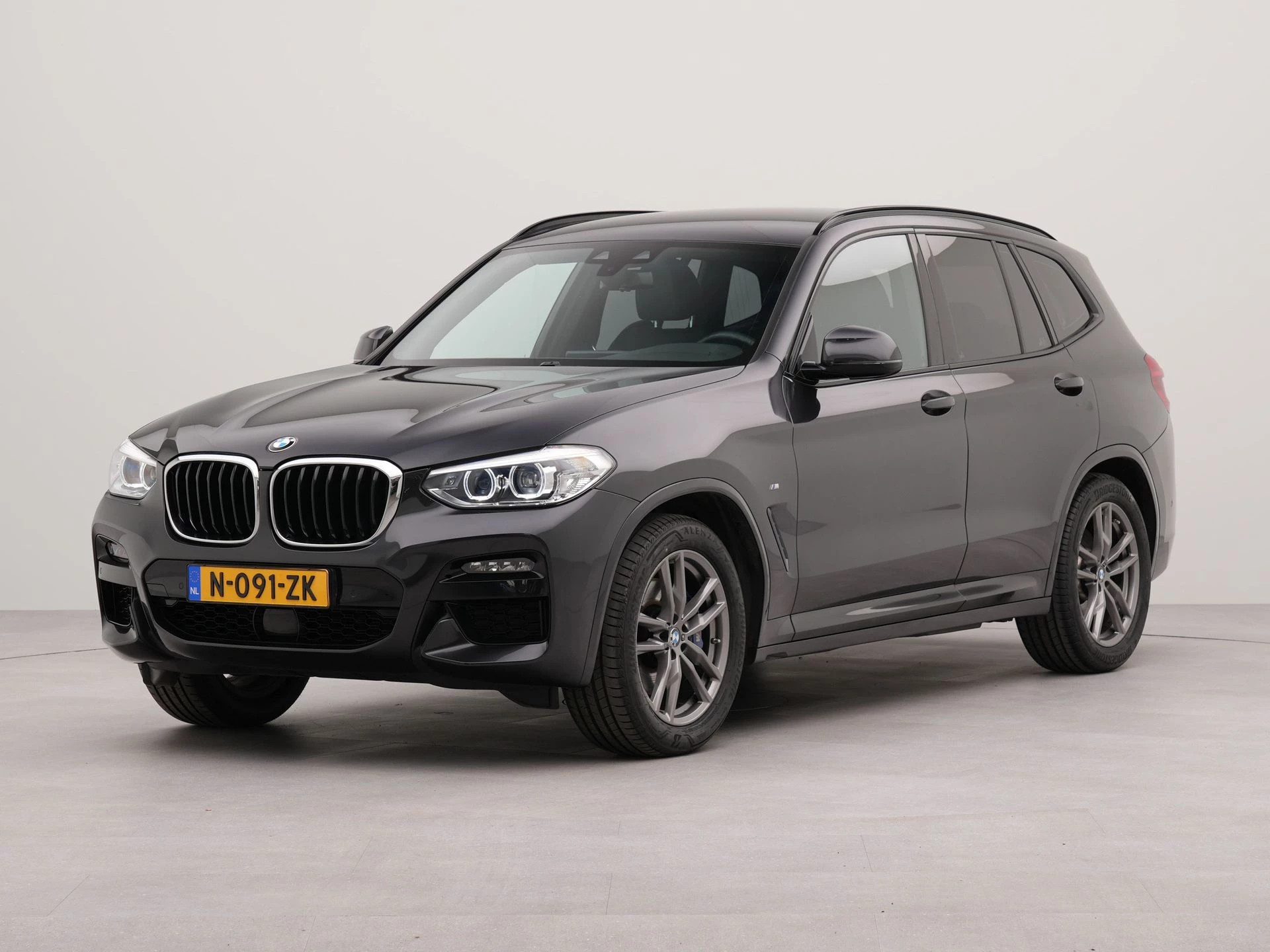BMW X3 Automaat xDrive30i Business Edition Plus | Lederen bekleding | Apple carplay | Voorstoelen verwarmd | Navigatie | Parkeersensoren voor en achter | LM velgen 19