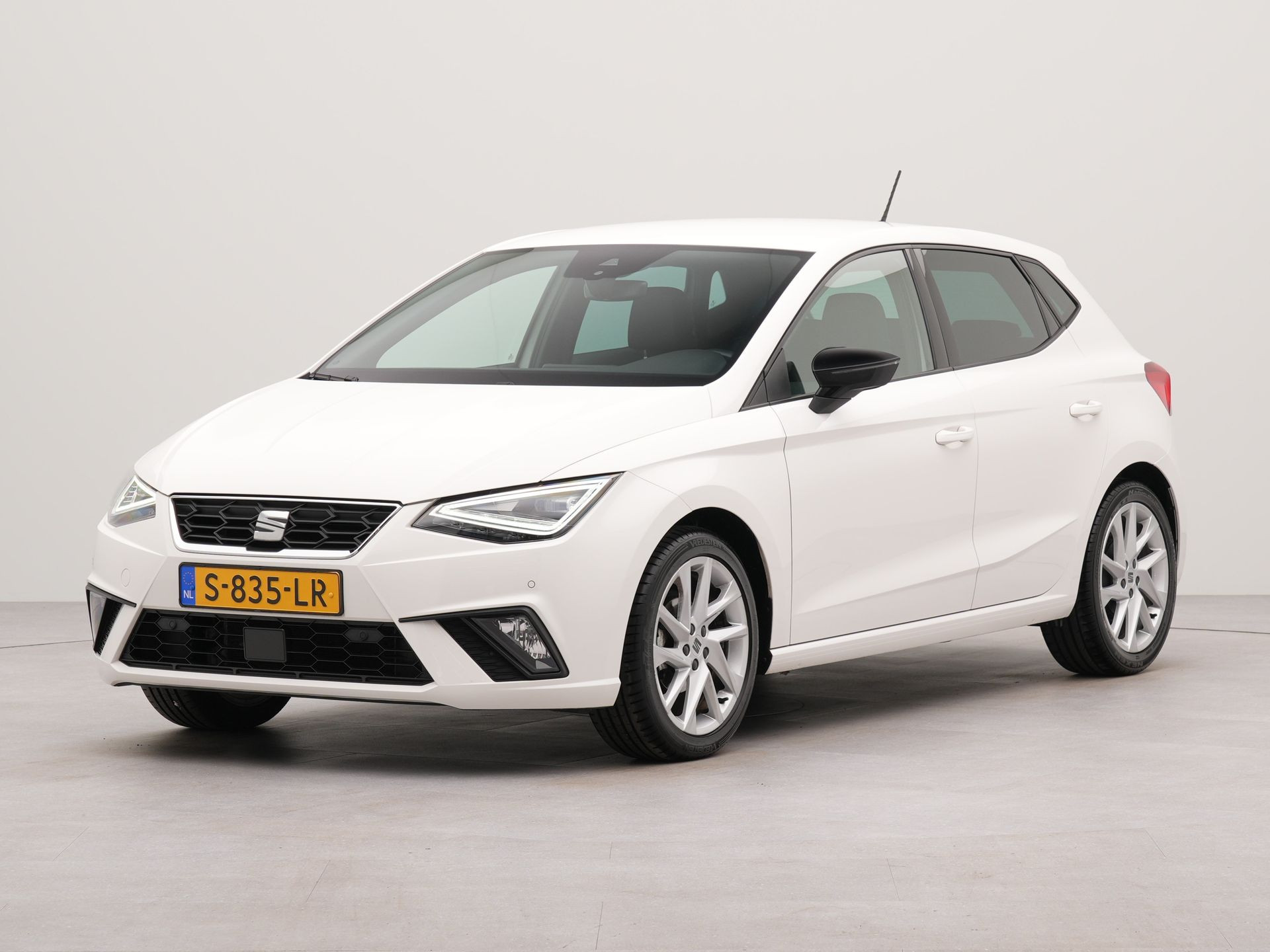 SEAT Ibiza 1.0 EcoTSI FR Business Intense | Navigatie | Apple carplay | Andriod auto | Parkeer sensoren voor en achter | Achteruitrij camera |