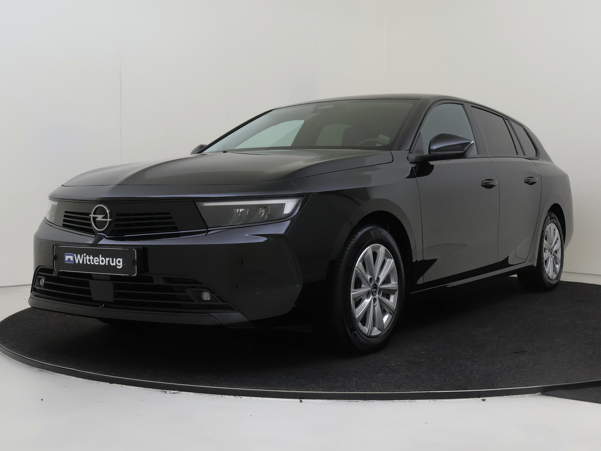 Opel Astra Sports Tourer 1.2 Level 2 | Benzine | Handgeschakeld | Donker getint glas achter | Parkeersensoren |