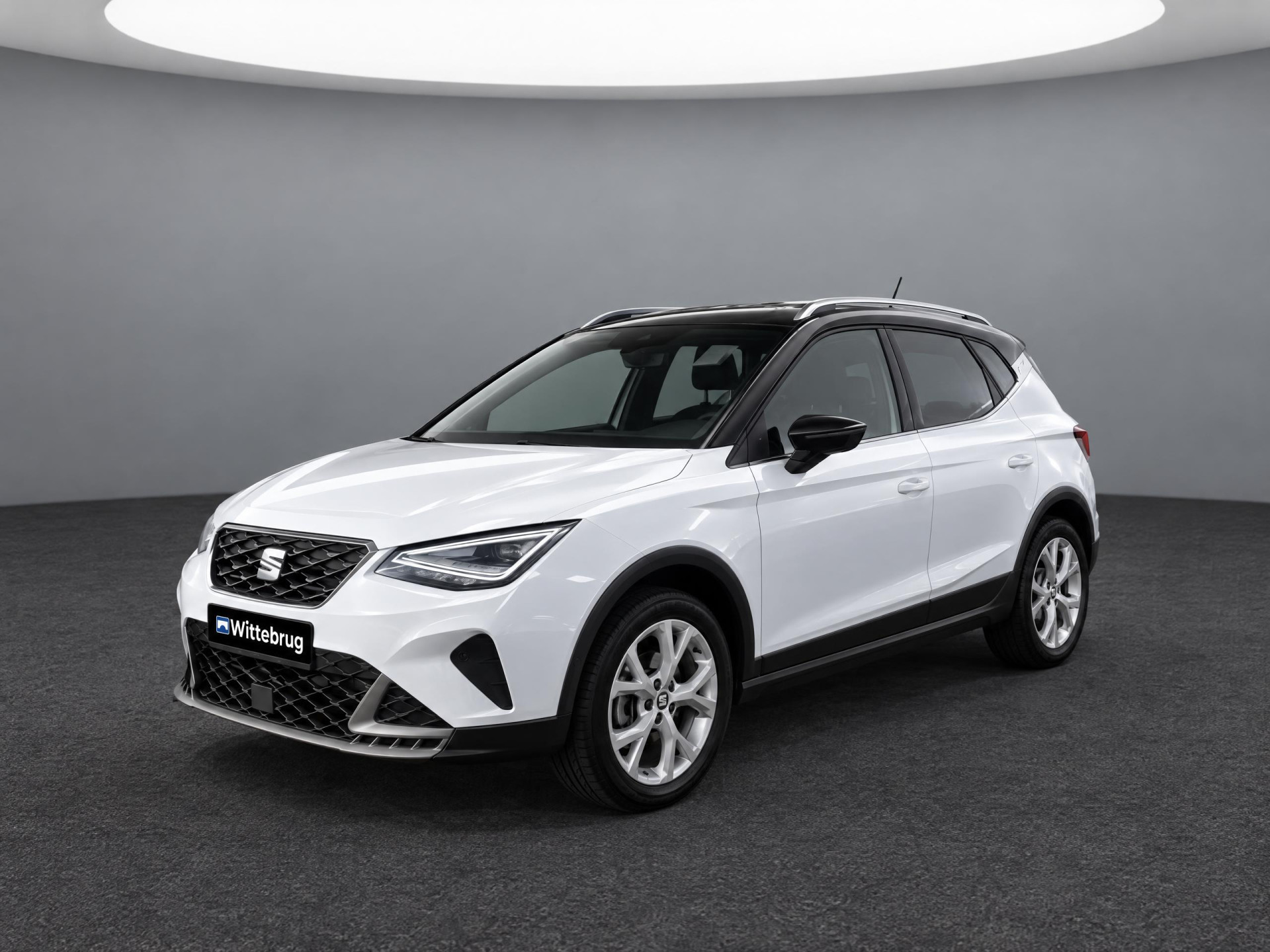 SEAT Arona 1.5 TSI EVO 150pk DSG FR Business Intense / LED / App-Connect / Climate Control / Camera / Donker glas / 17