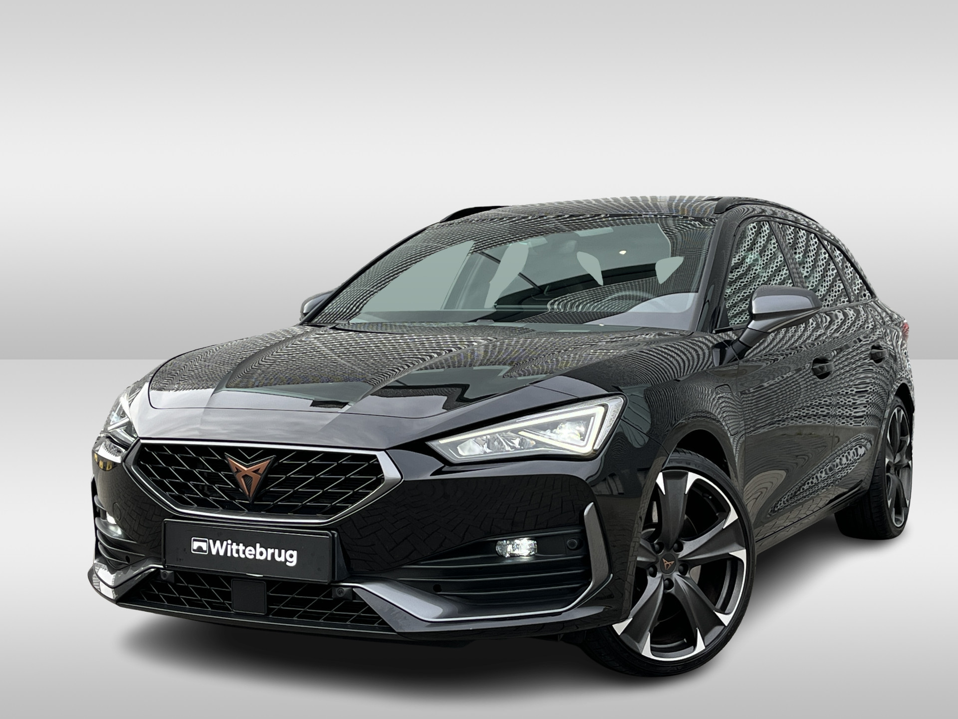 CUPRA Leon Sportstourer 1.4 e-Hybrid 245PK VZ Performance / Panoramadak / Supersport Stuur / Memory Seat / Achteruitrijcamera / Stuur + Stoelverwarming / Dodehoek Sensor / Elektrische Achterklep