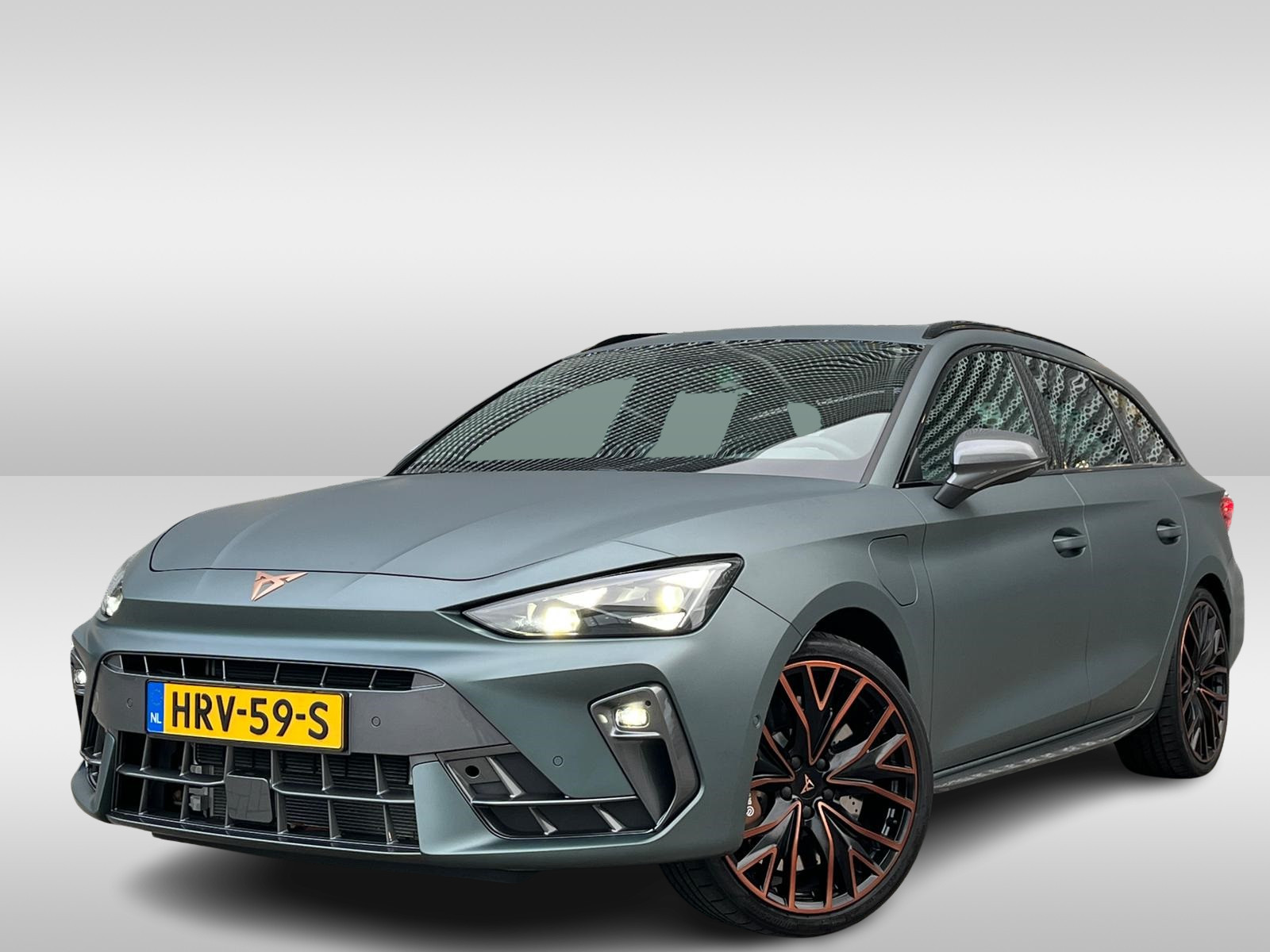 CUPRA Leon Sportstourer 1.5 TSI e-Hybrid VZ Extreme / Panoramadak / Sennheiser / Navigatiesysteem / App connect / CUP-Stoelen /  Stoel+stuurverwaring / 