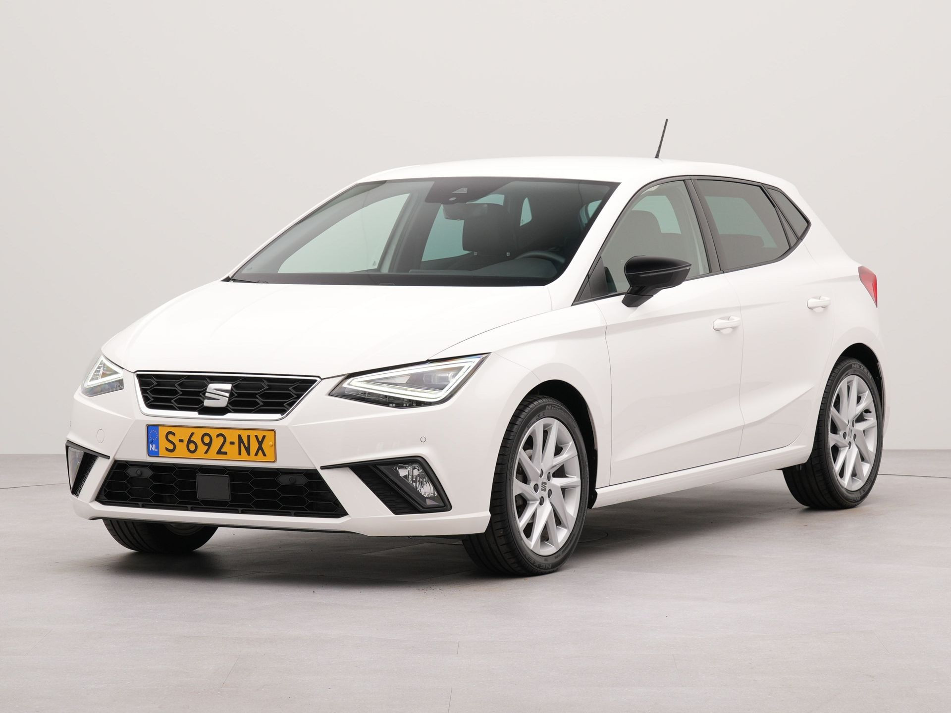 SEAT Ibiza 1.0 EcoTSI FR Business Intense | Appconnect | Navigatie | Achteruitrij camera | Parkeersensoren voor en achter |