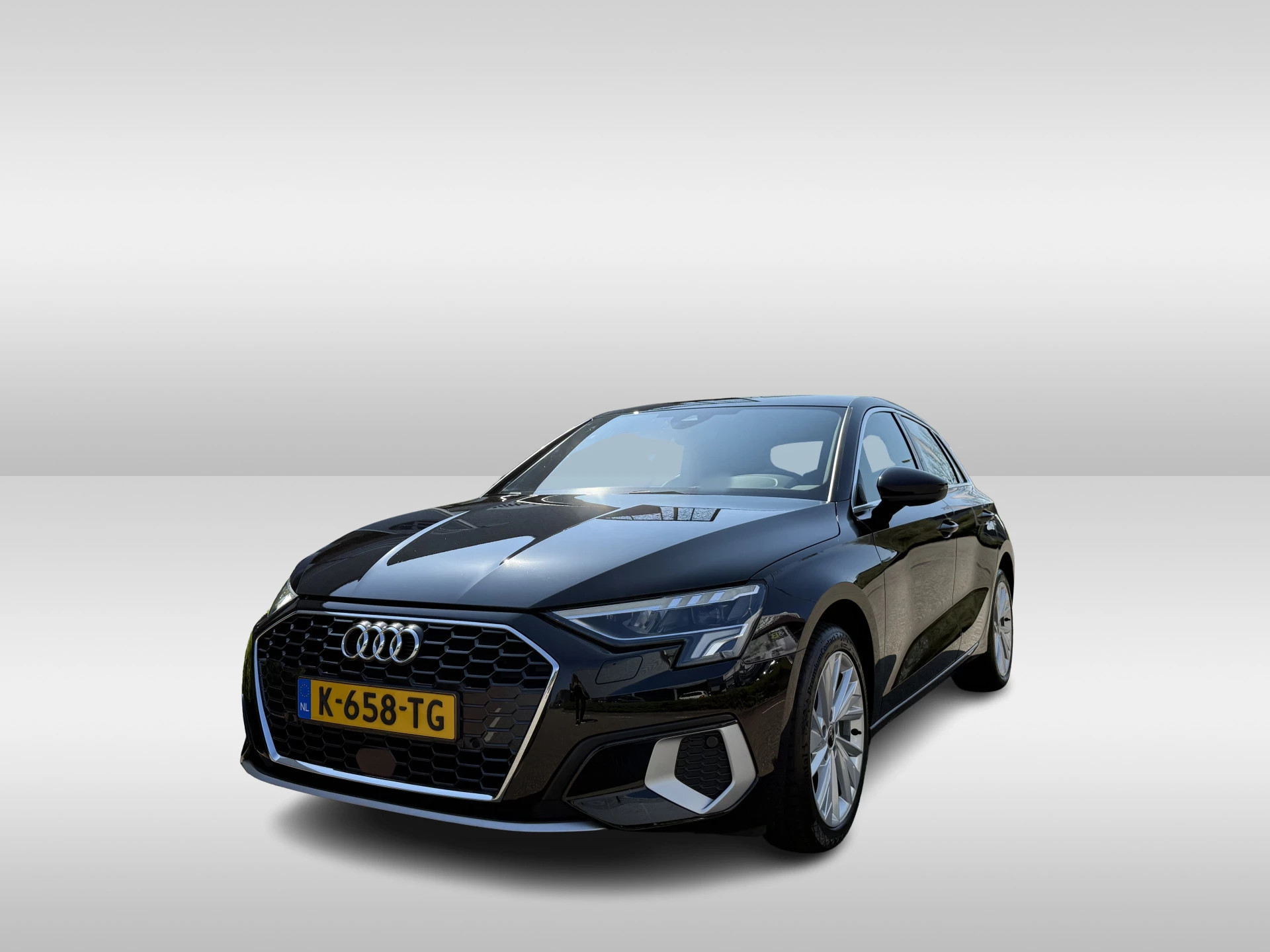 Audi A3 Sportback 35 TFSI Business edition AUT/ Digitale Cockpit/ Led/ Leer Int+/ B &O Audio / Clima/ Navi/ Parkeersensoren/ 17 lmv