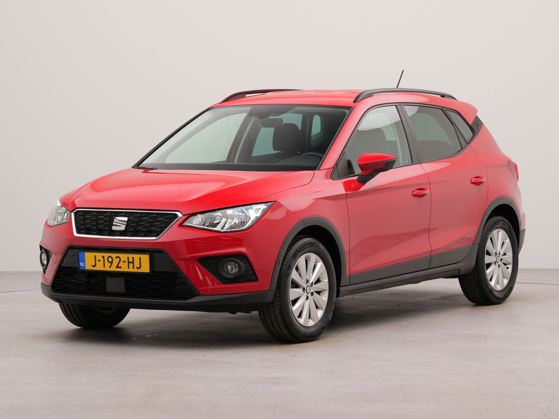 SEAT Arona 1.0 TSI Style Business Intense met trekhaak | Apple Carplay | Navigatie | Trekhaak | Bluetooth | Achteruitrij camera | Parkeersensoren achter | keyless entry/start | Spraakbediening |
