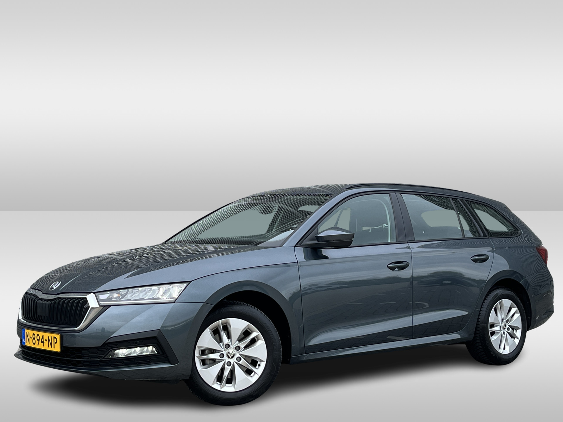 Škoda Octavia Combi 1.0 e-TSI Business Edition / Digitiaal dashboard / App connect / Navigatie / LED / Camera /  Parkeersensoren V+A / P4