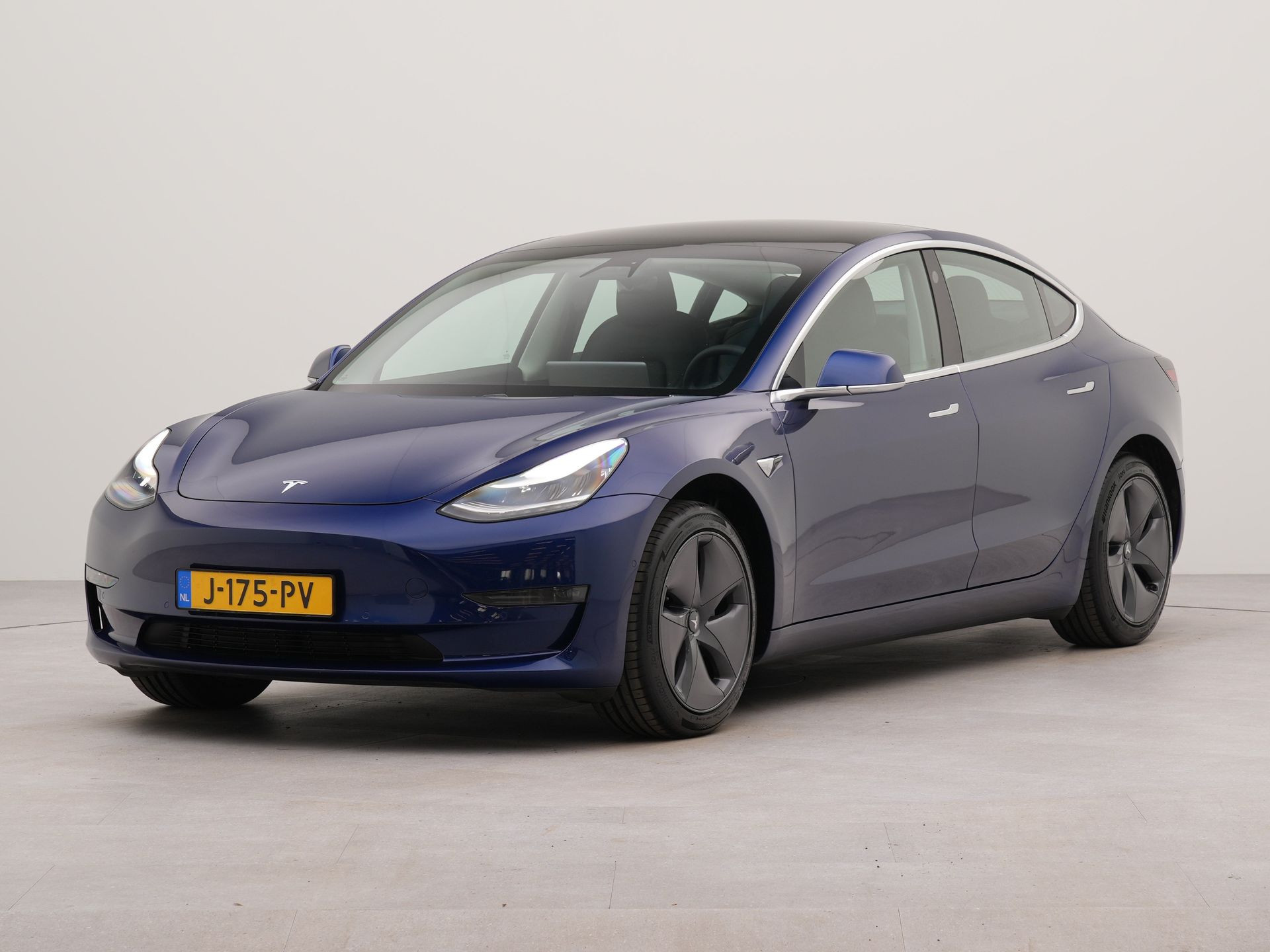 Tesla Model 3 Long Range AWD 75 kWh met afneembare trekhaak | SoH 93,6% | Afneembare trekhaak | Panorama dak | Voorstoelen verwarmd | Dodehoek detector | Apple Carplay | Navigatie | Wifi | 360 camera | Spraakbediening |