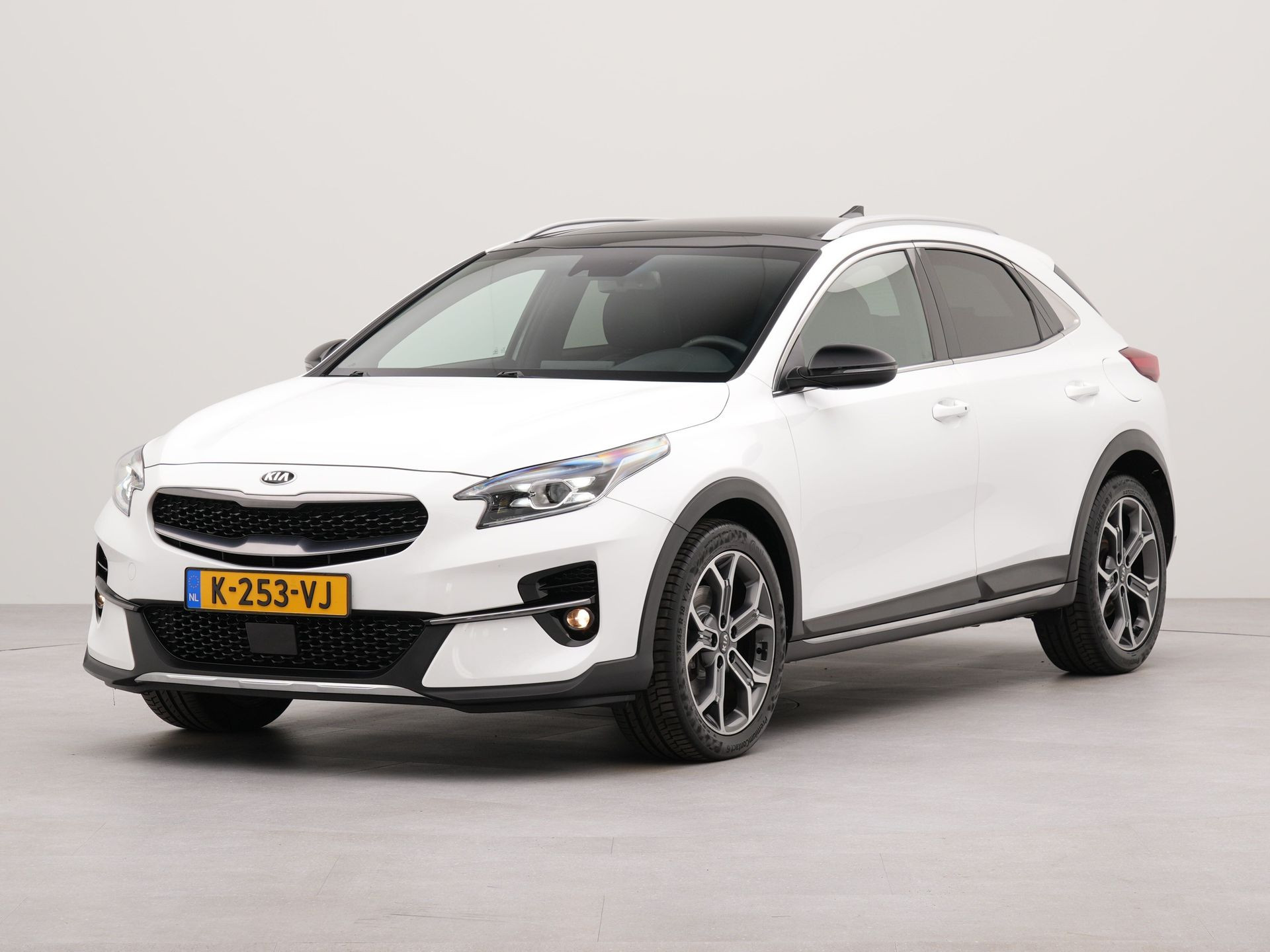 Kia XCeed CD CUW 1.5T mhev DC17 DPL Design Pack Automaat | Electr.schuif panorama dak |  Apple carplay | Afneembare trekhaak | Voorstoelen verwarmd | Achteruitrij camera | Navigatie | Parkeersensoren achter |