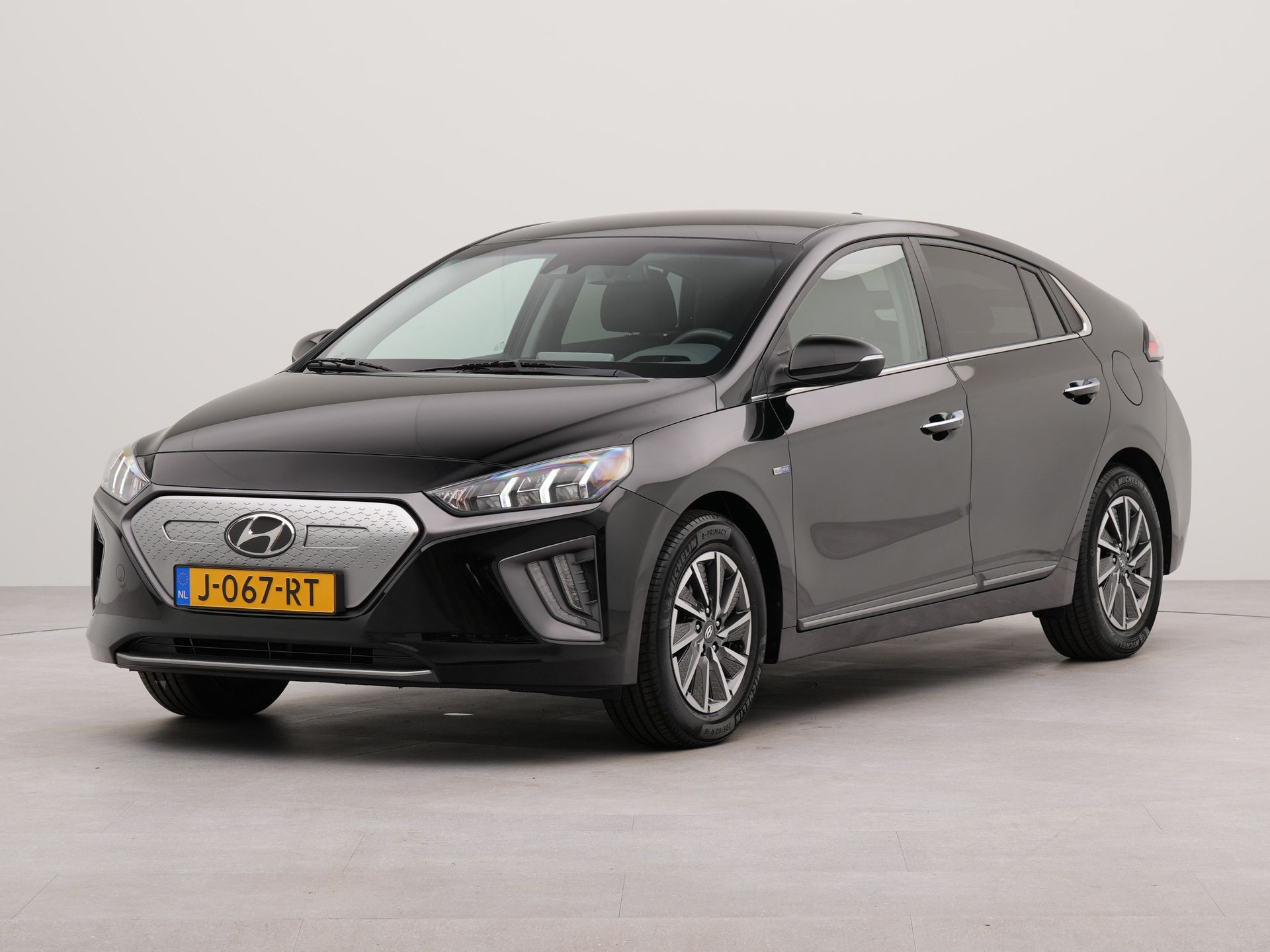 Hyundai IONIQ Comfort EV 38 kWh | Apple Carplay | Bluetooth | Achteruitrij camera | Parkeersensoren  achter | Voorstoelen verwarmd |