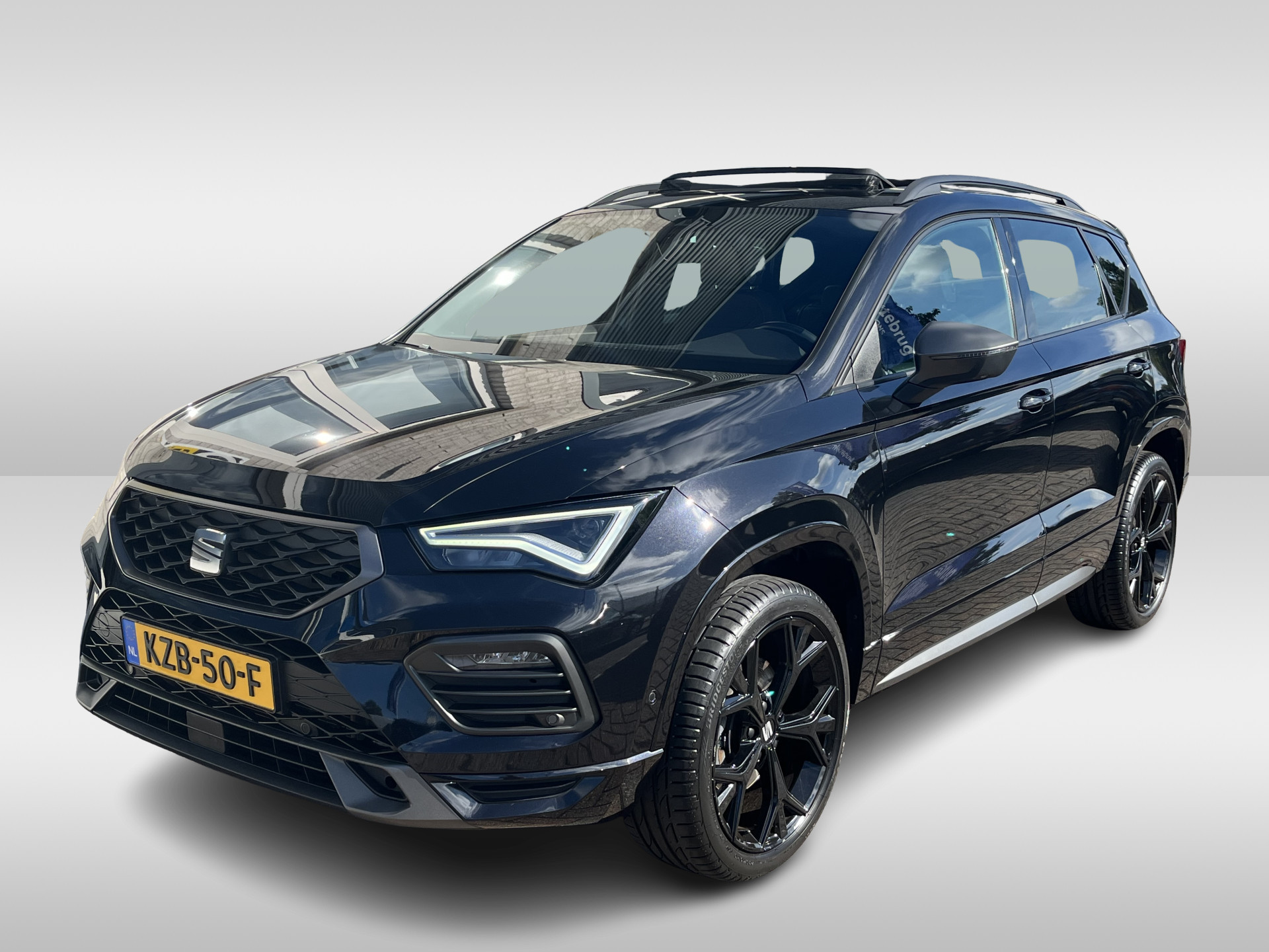 SEAT Ateca 1.5 TSI FR Business Intense / AUTOMAAT/ PANO/ STANDKACHEL/ CAMERA/ PARK. SENSOREN/ MEMORY SEATS/ KEYLESS/ DODE HOEK/ LED/ VIRTUAL COCKPIT/ STOEL-STUURVERWARM./ PARK. ASSIST/ ADAPT. CRUISE/ FULL LINK/ NAVI/ CLIMA/ DAB