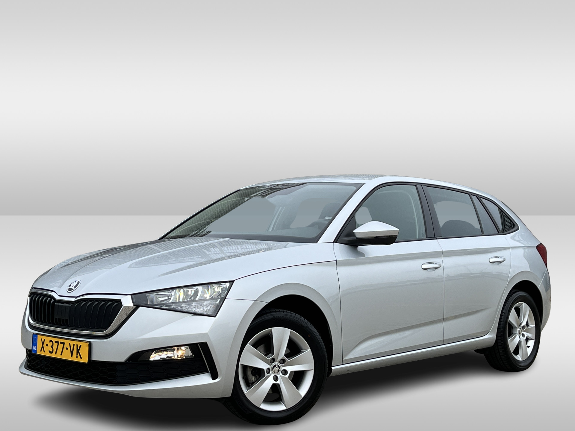 Škoda Scala 1.0 TSI Ambition / App connect  / Parkeersensoren achter / Cruise controle / Fabriek garantie 2028 / P4
