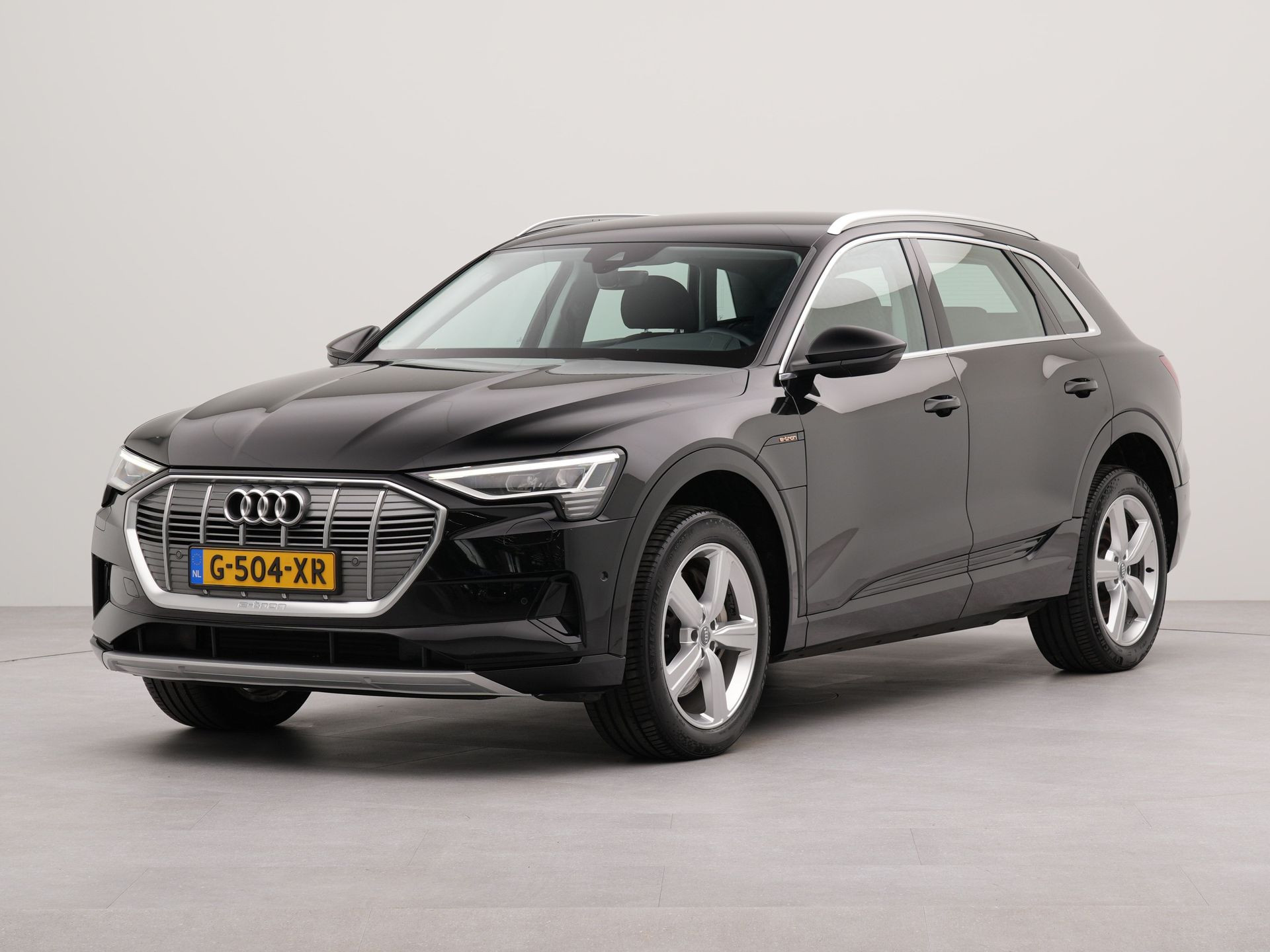 Audi e-tron e-tron 50 quattro Launch edition 71 kWh | Connected services | Navigatie | Parkeersensoren voor en achter | LM velgen 20