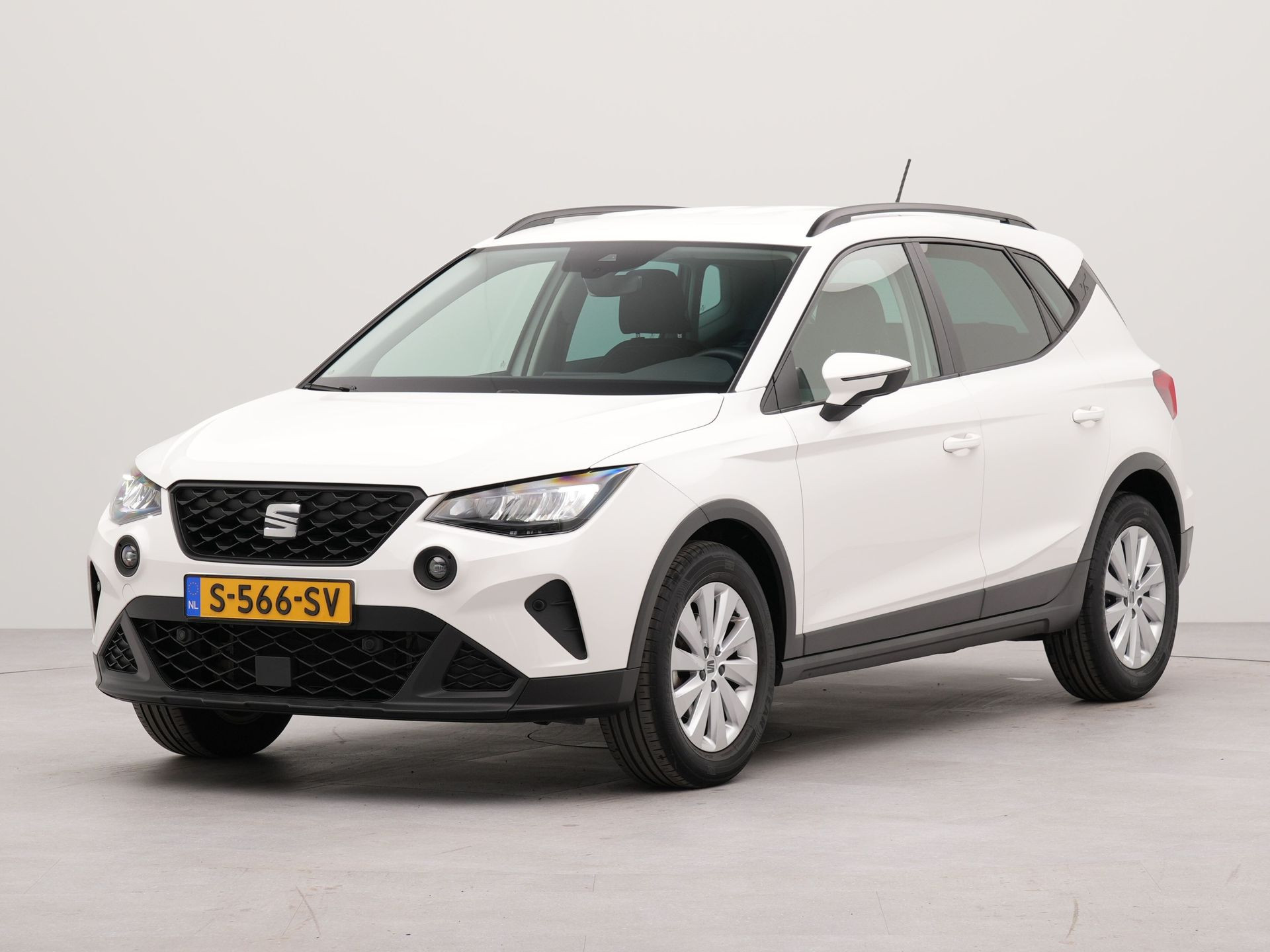 SEAT Arona 1.0 TSI Style Business Connect | Apple Carplay | Navigatie | Parkeersensoren achter | Navigatie | Verwarmbare voorstoelen | Donker getint glas |