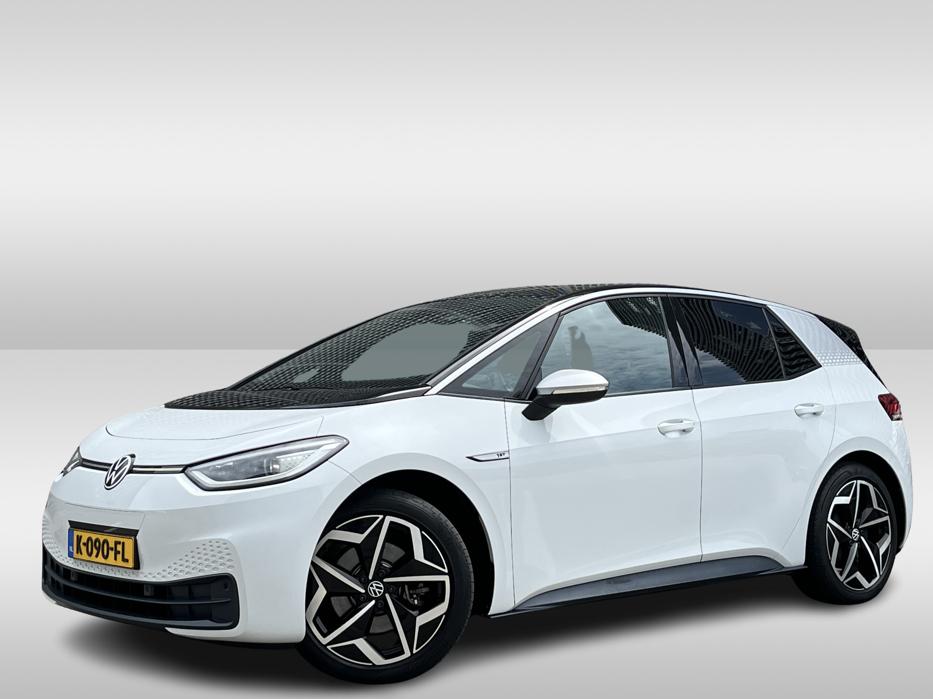 Volkswagen ID.3 First Plus 58 kWh / SOH 90% / Navigatie / App connect / Camera / Parkeersensoren V+A / Lichtmetaal 19 inch /