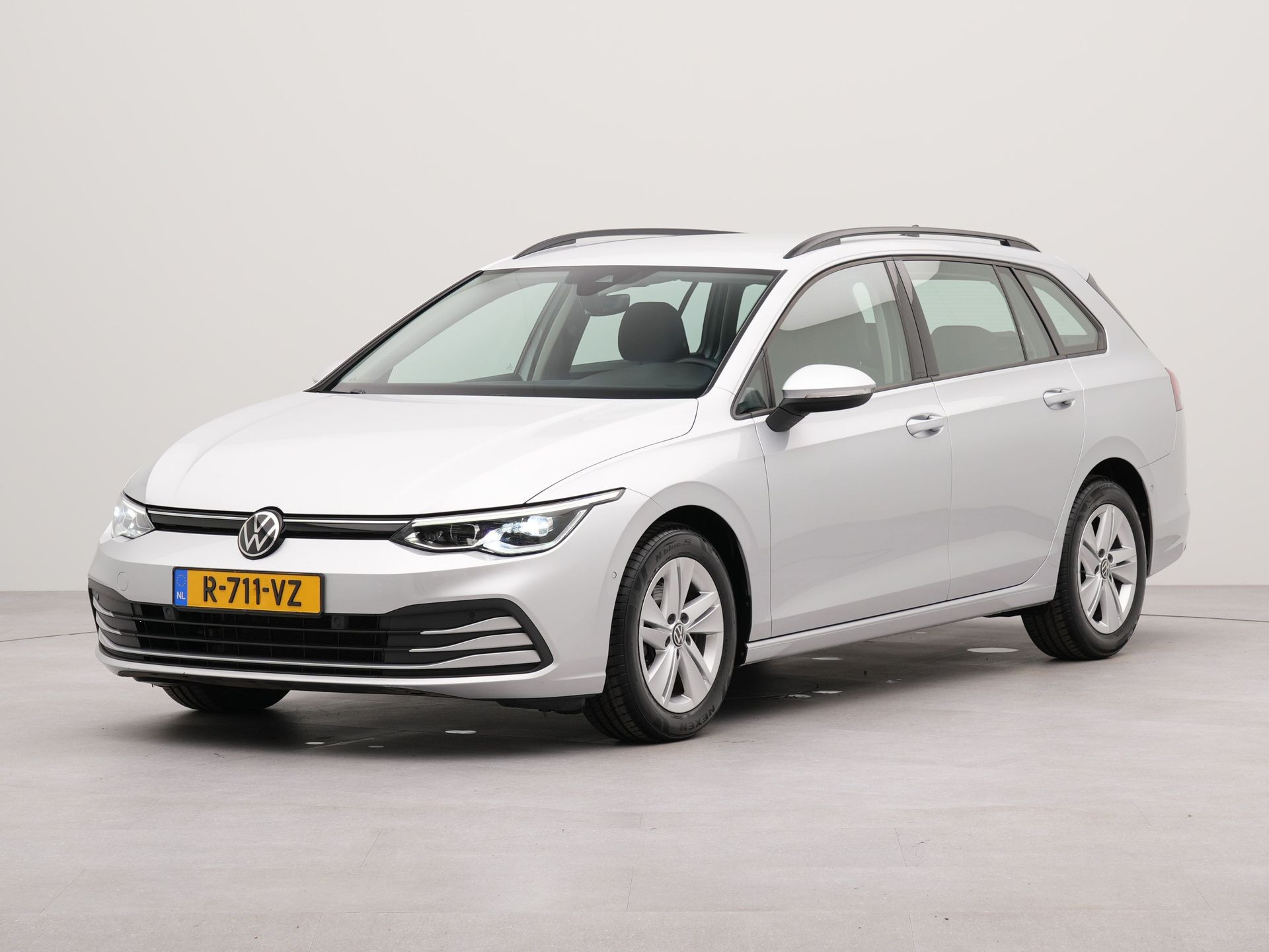 Volkswagen Golf Variant 1.0 TSI Life | Appconnect | Navigatie | Voorstoelen verwarmd | Parkeersensoren voor en achter |