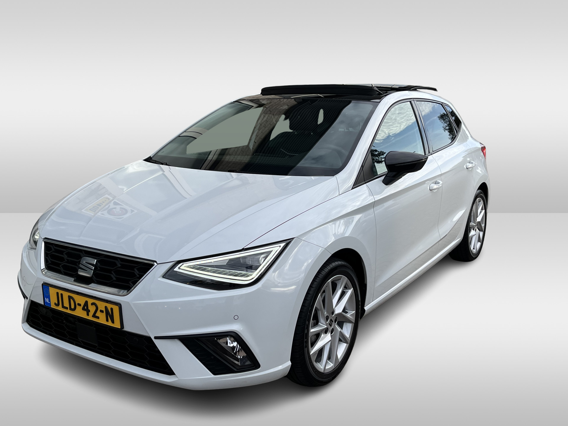 SEAT Ibiza 1.0 TSI FR / PANO/ BEATS AUDIO/ PARK. SENSOREN + CAMERA/ FULL LINK/ CLIMA/ RIJ-MODI/ STOEL VERWARM.