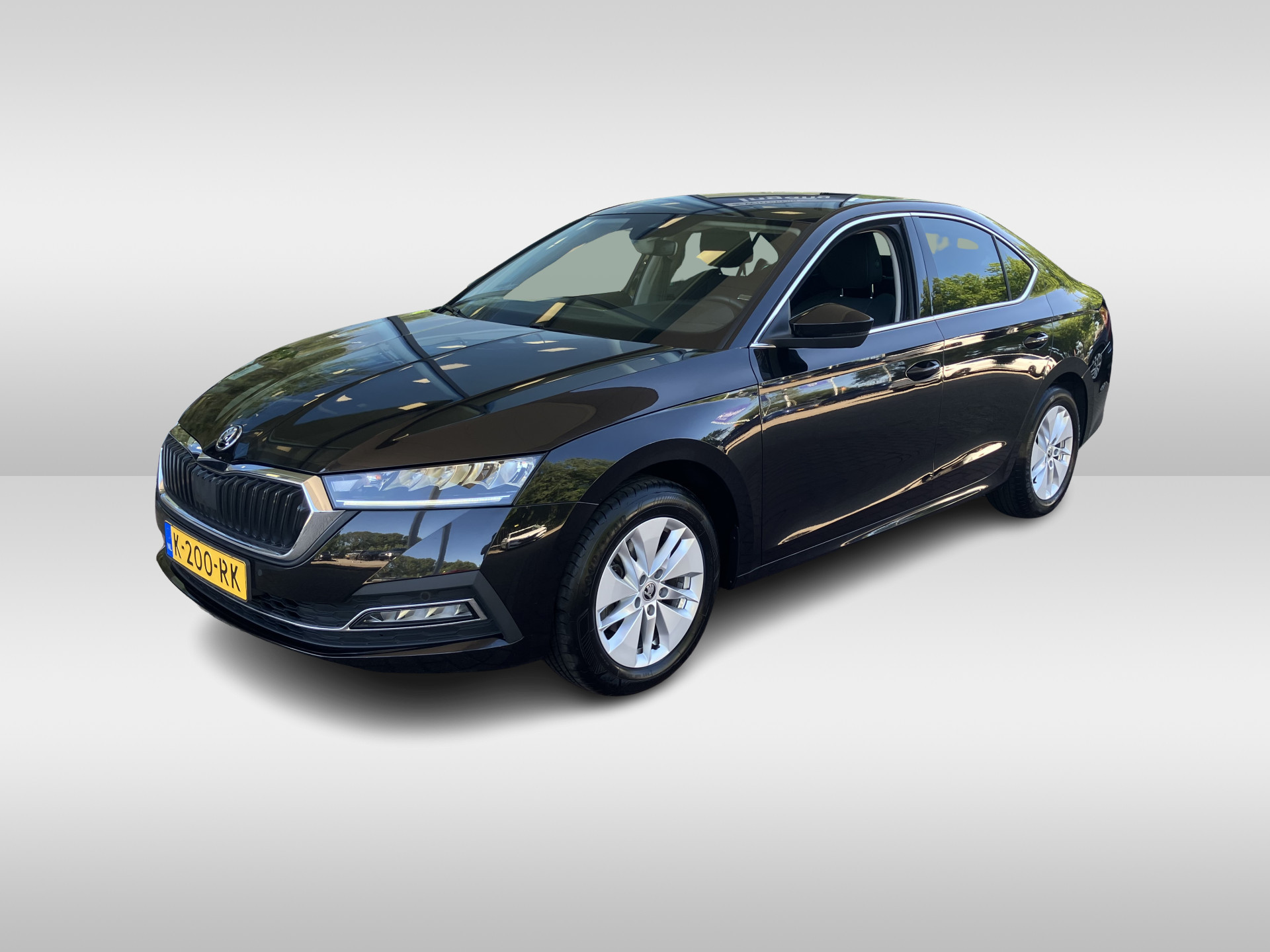 Škoda Octavia 1.0 TSI 110pk Business Edition / Navigatie / Elek Achterklep / Parkeersensoren / Donker glas / 16