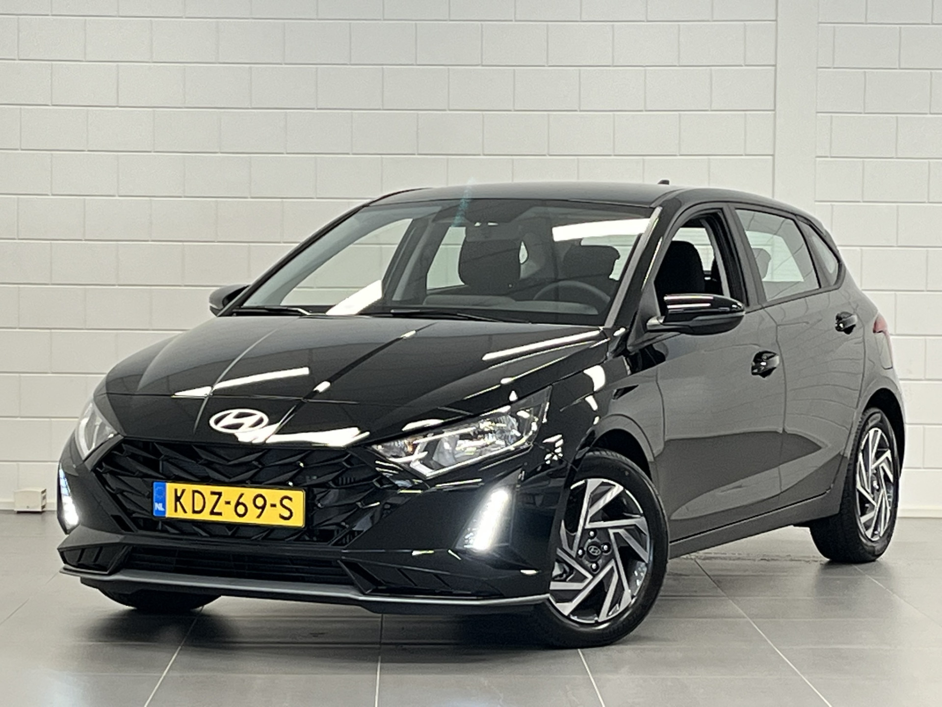 Hyundai i20 1.0 T-GDI Comfort NAVIGATIE | PARKEERSENSOREN + CAMERA ACHTER | DEMO BESCHIKBAAR VANAF 25-09-2026