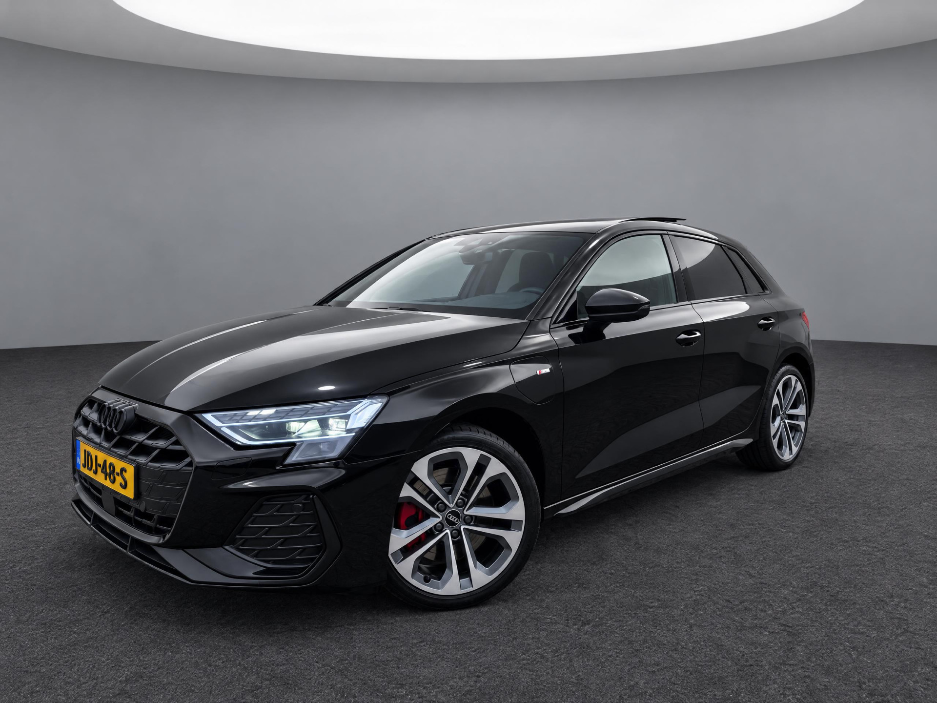 Audi A3 Sportback 45 TFSI e S edition Competition / Pano / Sonos / Fabriekgarantie 2029 / Lichtmetaal 18 inch / App connect / Navigatie / P4