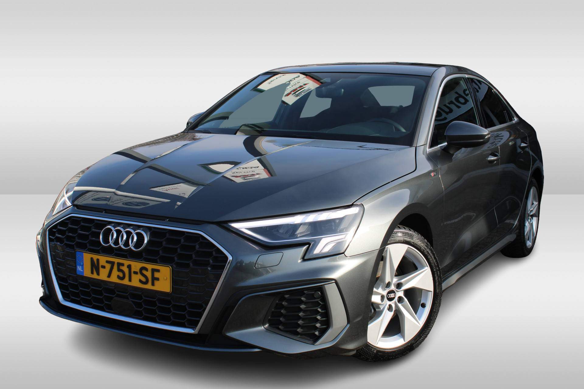 Audi A3 Limousine 30 TFSI 110pk S edition S-Tronic Automaat / Panorama dak / LED / LM velgen / Navigatie / Parkeersensoren A / APP