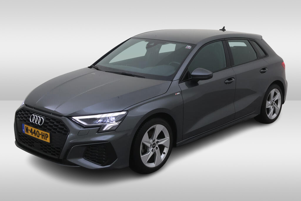 Audi A3 Sportback 30 TFSI S edition / Digitaal dashboard / LED / Navigatie / LED / Parkeersensoren V+A /