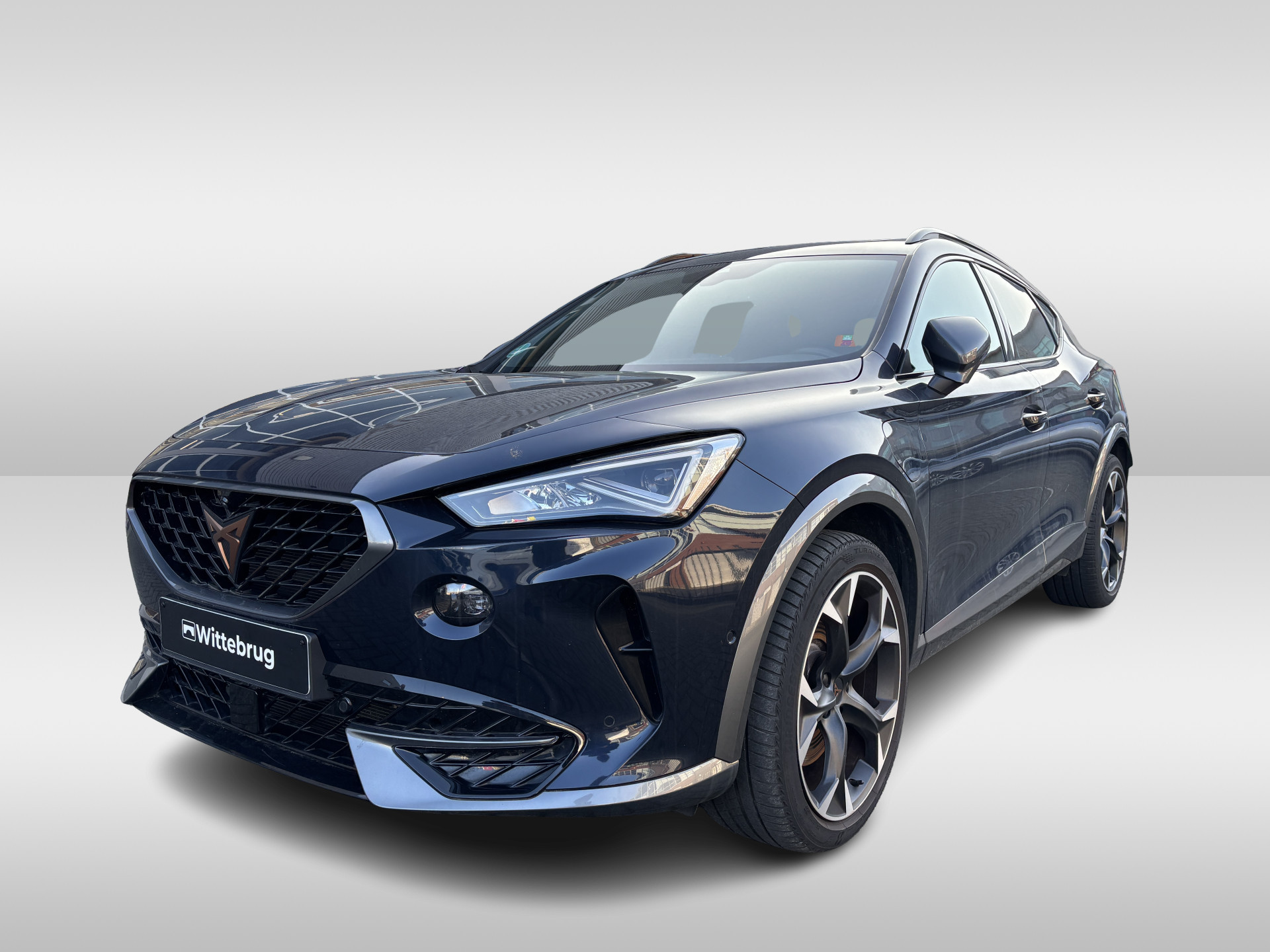 CUPRA Formentor 1.4 e-Hybrid 245pk Performance DSG Automaat Panoramadak / Navigatie / 360 Camera / Virtual Cockpit / Trekhaak / Parkeersensoren achter & voor en automatische inparkeerhulp