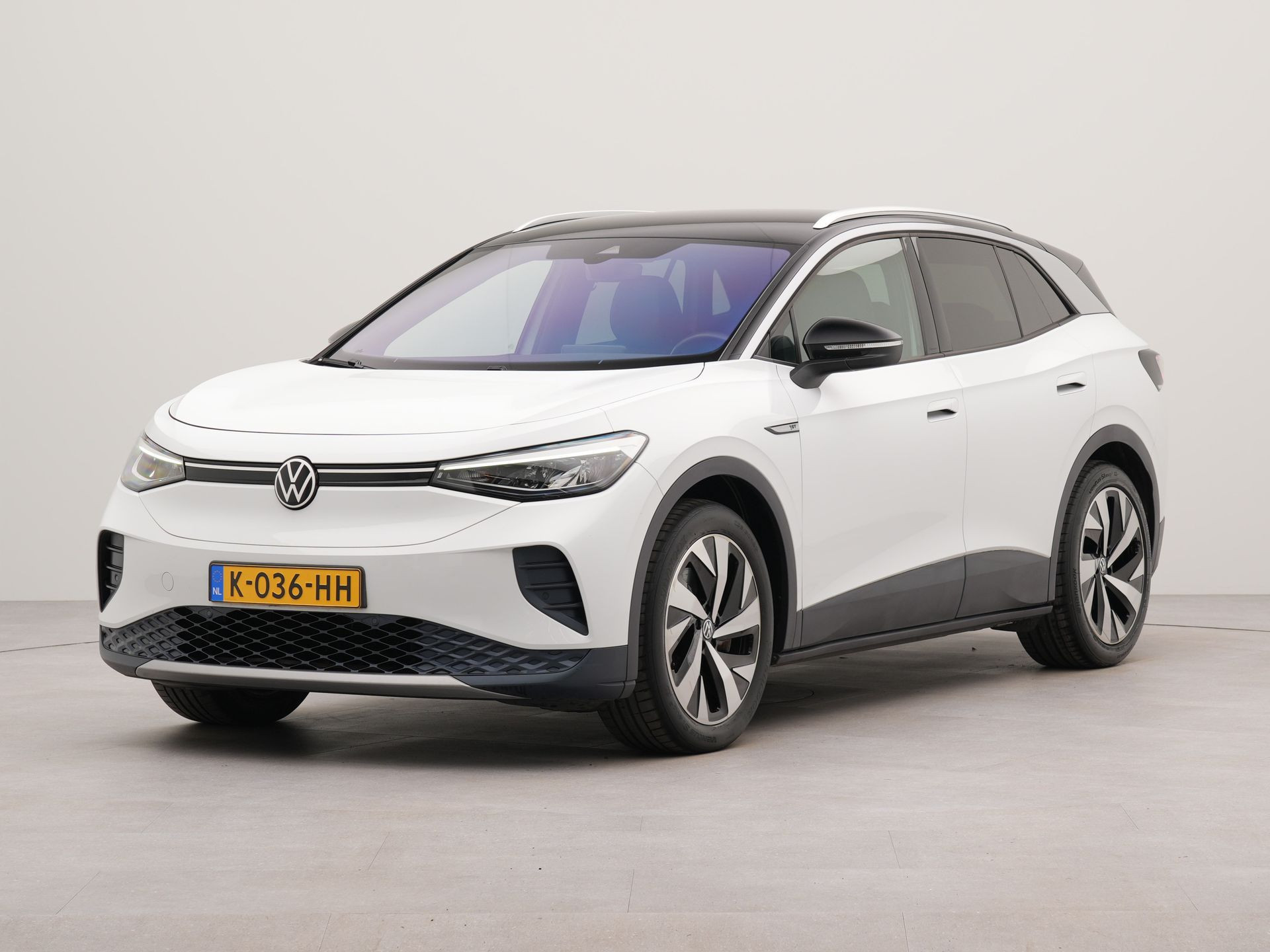 Volkswagen ID.4 First 77 kWh | SoH 92,4% | | Apple Carplay | Navigatie | Warmtewerende voorruit | Achteruitrij camera | Parkeersensoren voor en achter | Wifi | Spraakbediening | Voorstoelen verwarmd |