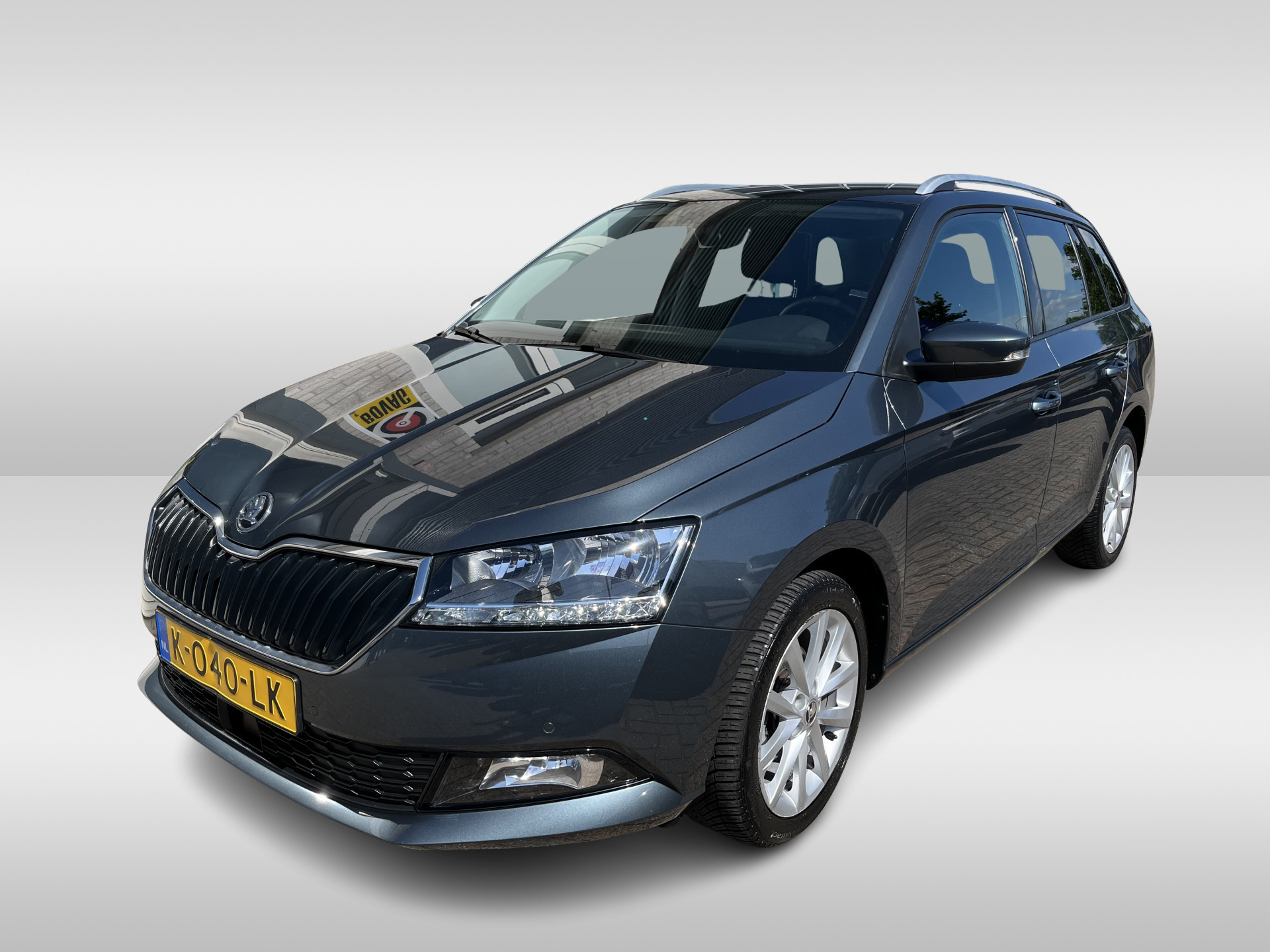 Škoda Fabia Combi 1.0 TSI Business Edition / PARK. SENSOREN V+A/ APP-CONNECT/ NAVI/ CRUISE/ STOELVERWARM./ BLUETOOTH/ KEYLESS/ CLIMA/ DAB/ ISOFIX/ 16