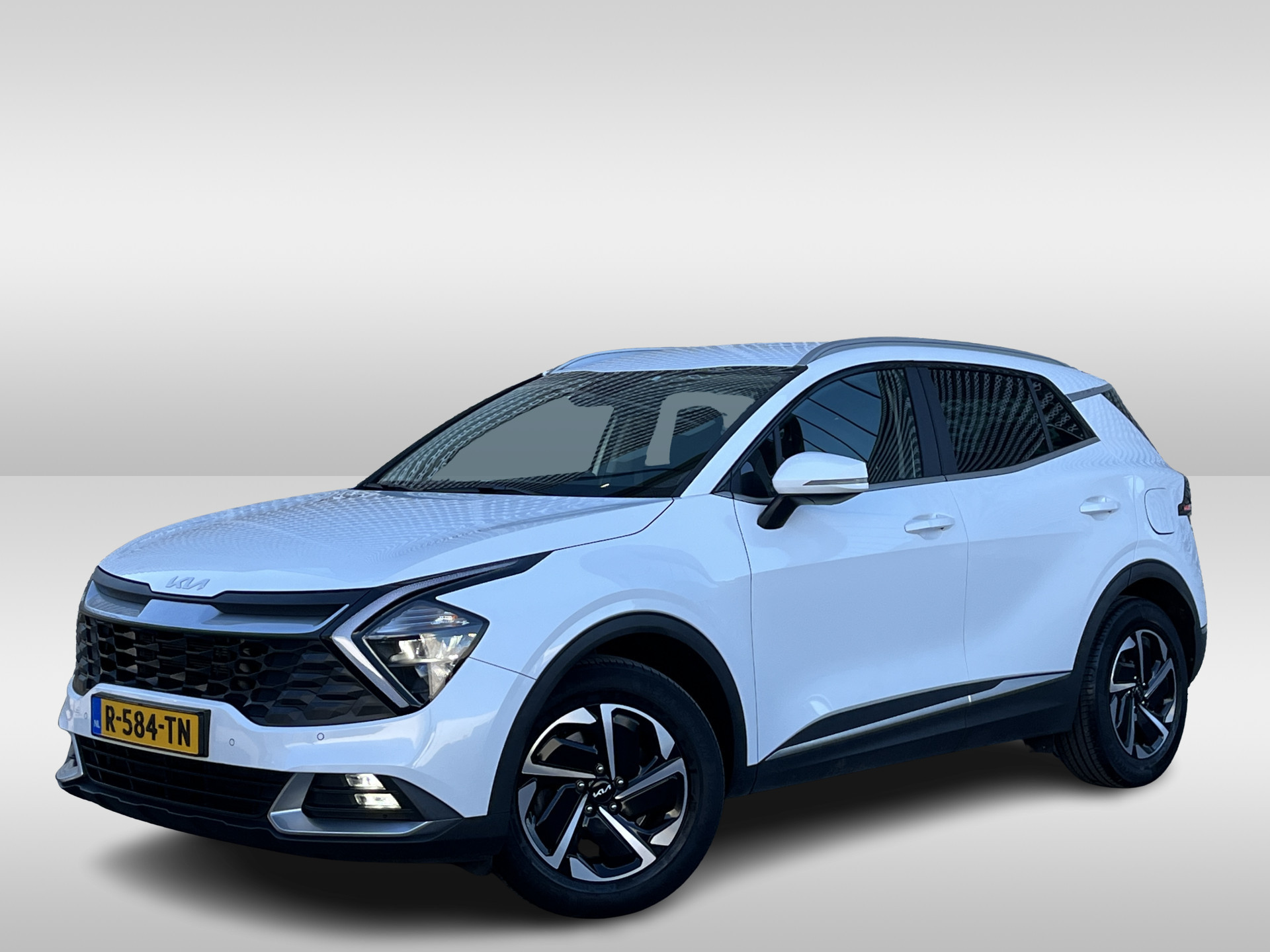 Kia Sportage 1.6 T-GDi MHEV DynamicLine / Navigatie / App connect / Digitaal dashboard / Camera / Parkeersensoren V+A / Trekhaak /